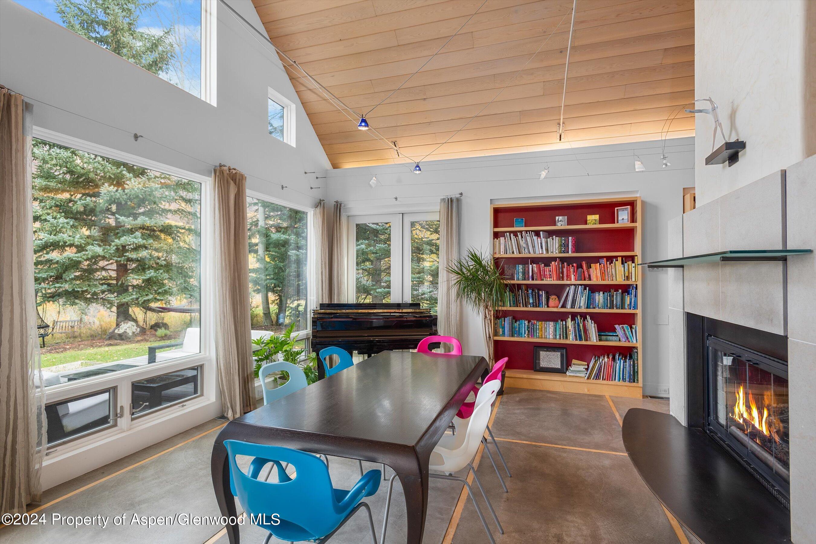 1270 Mountain View Drive