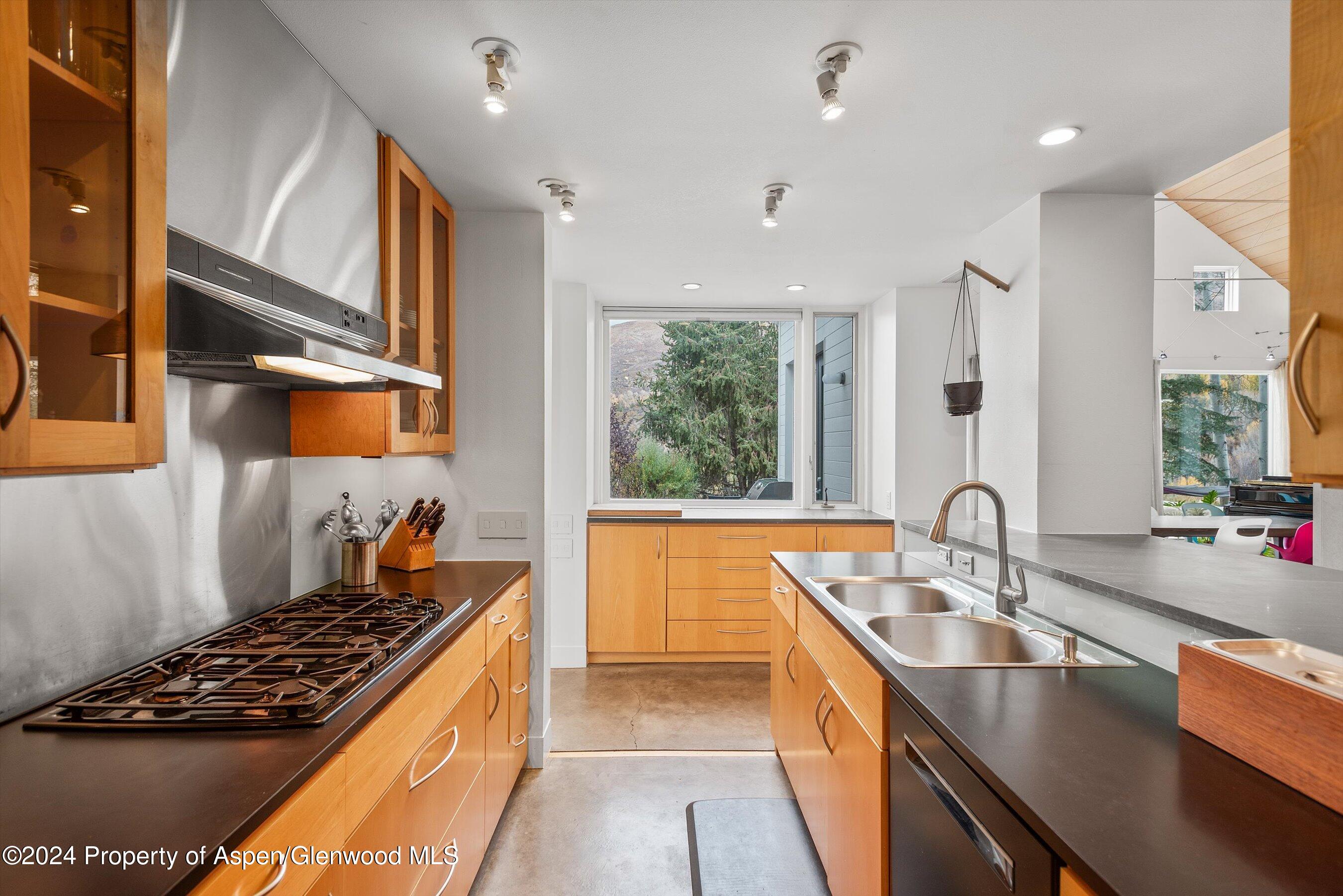 1270 Mountain View Drive