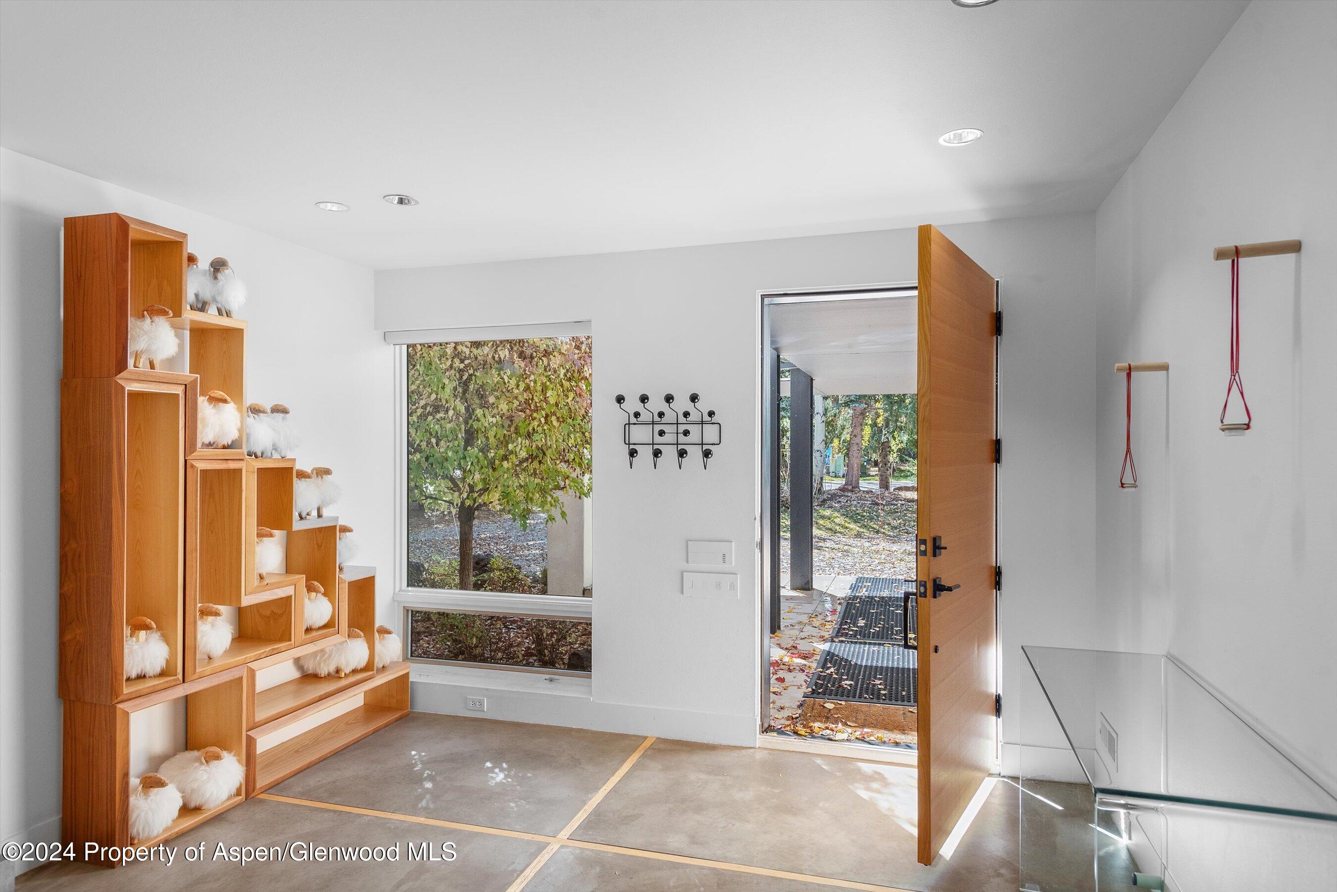 1270 Mountain View Drive