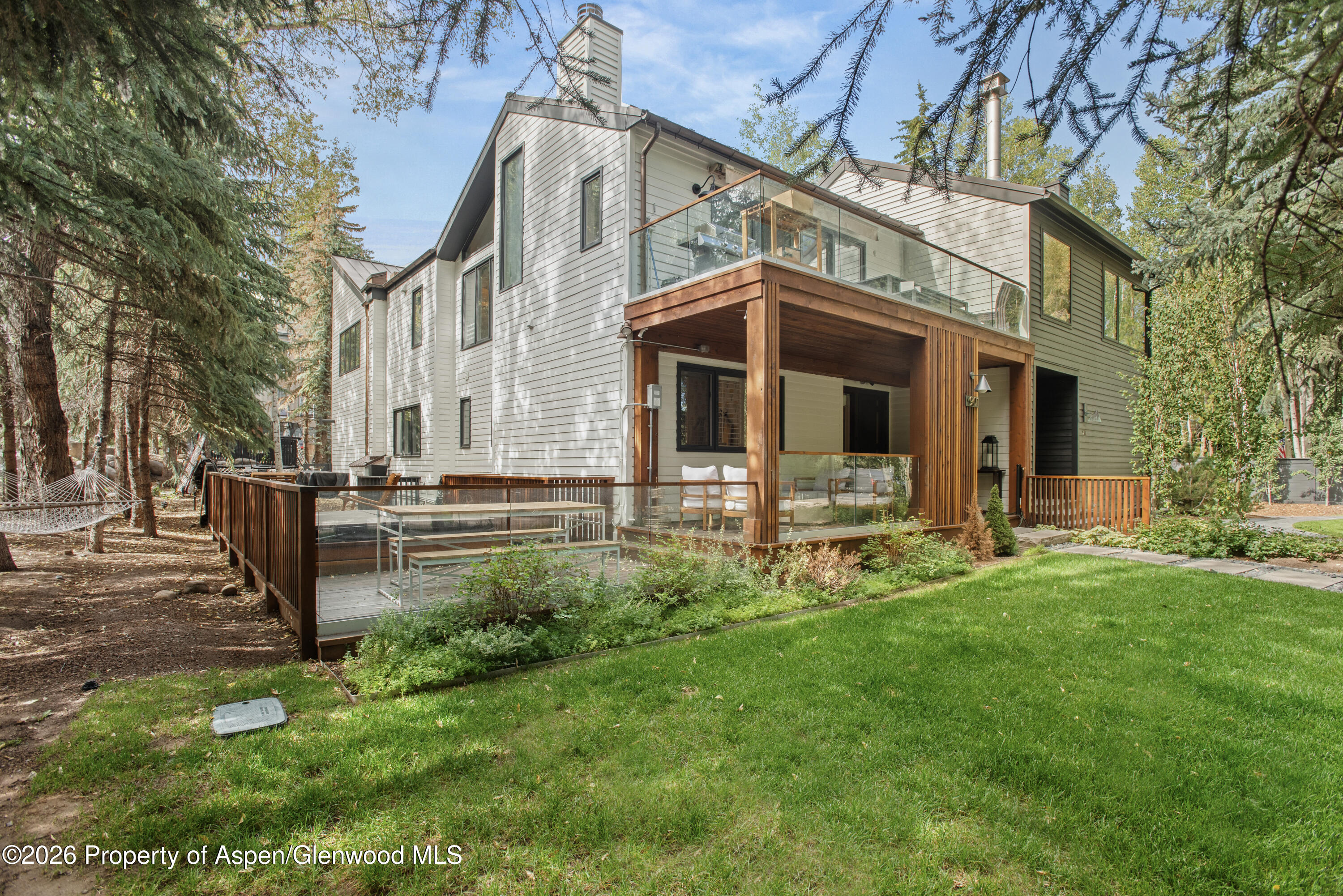 901 W Francis Street