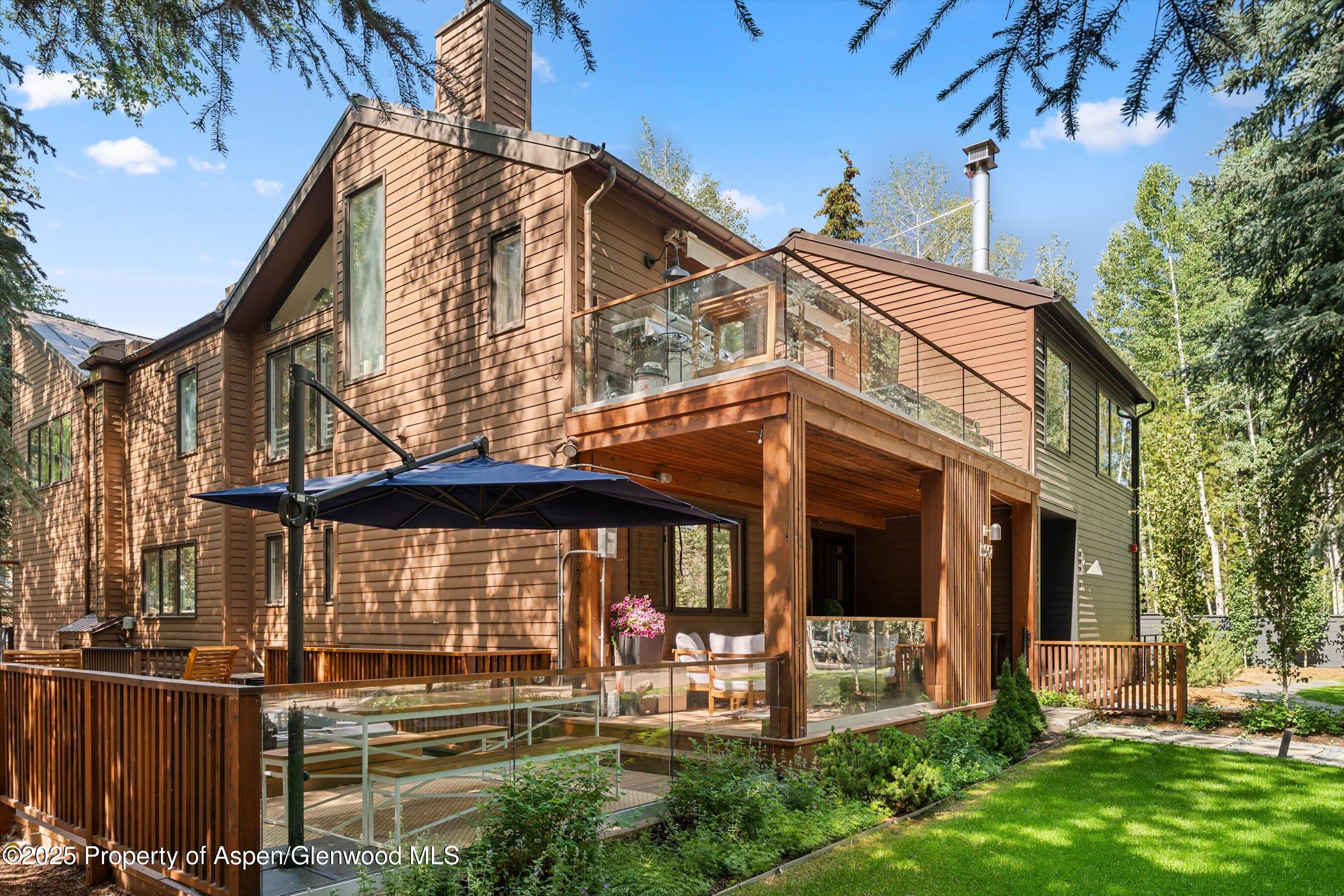 901 W Francis Street