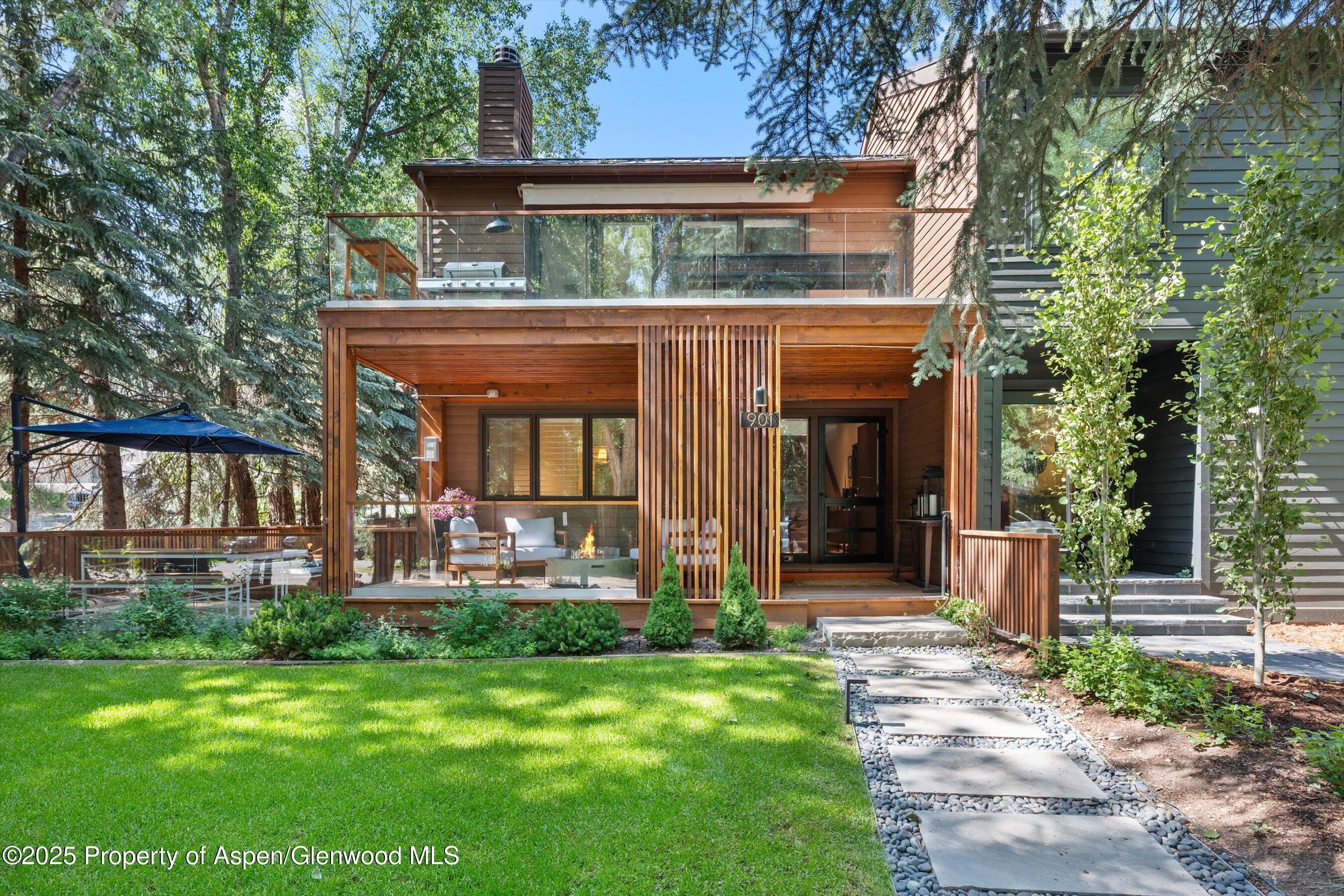 901 W Francis Street
