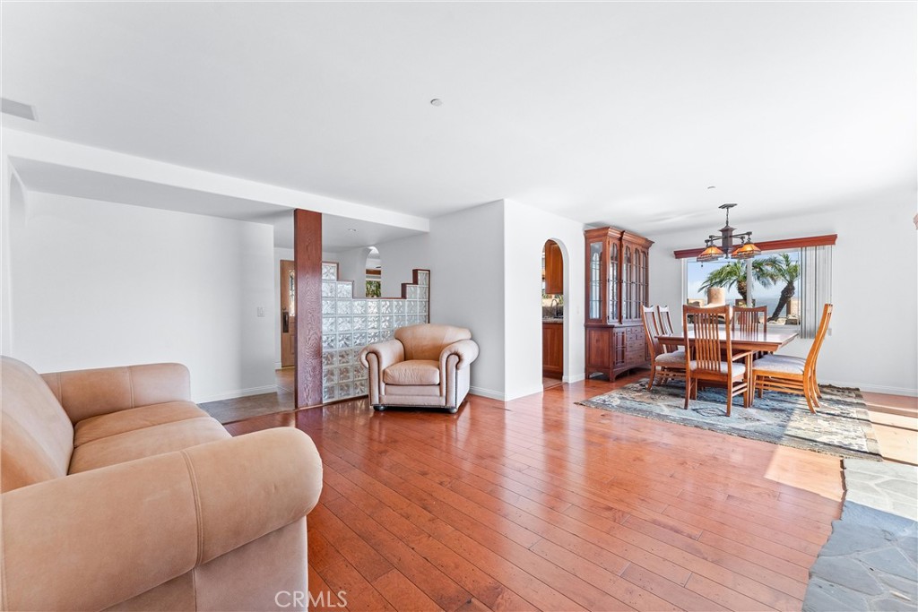 716 Avenida Columbo