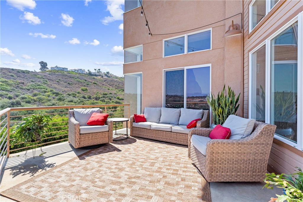 716 Avenida Columbo