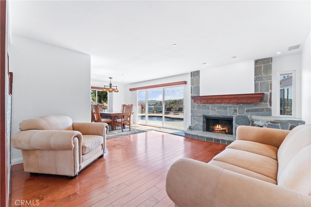 716 Avenida Columbo