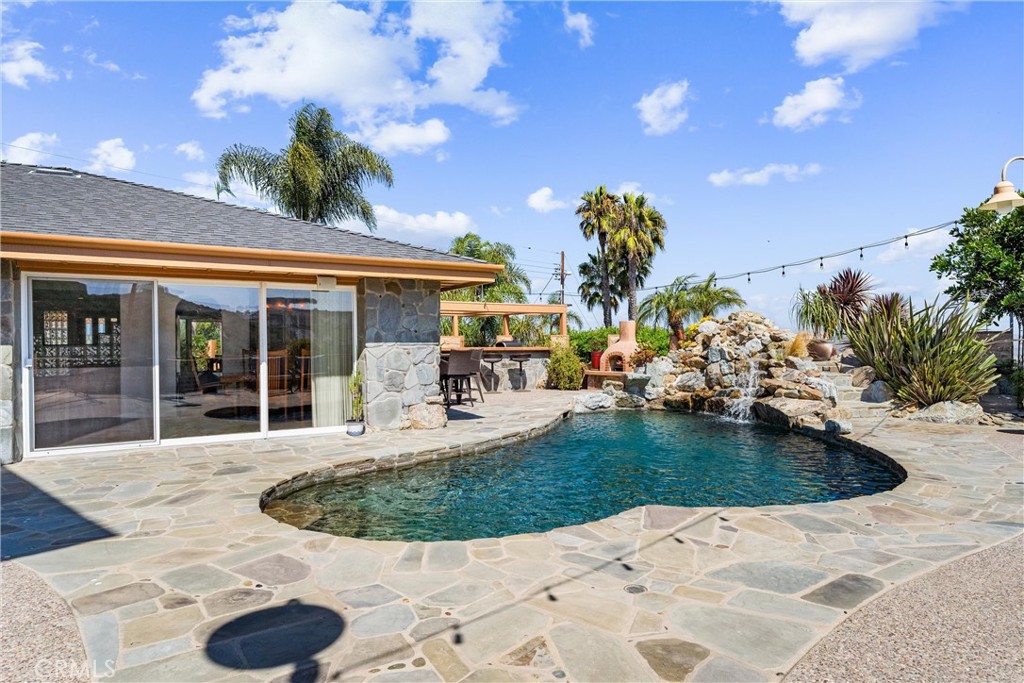 716 Avenida Columbo