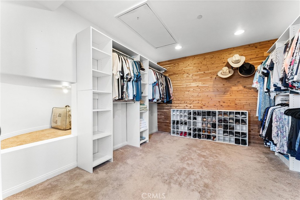 716 Avenida Columbo