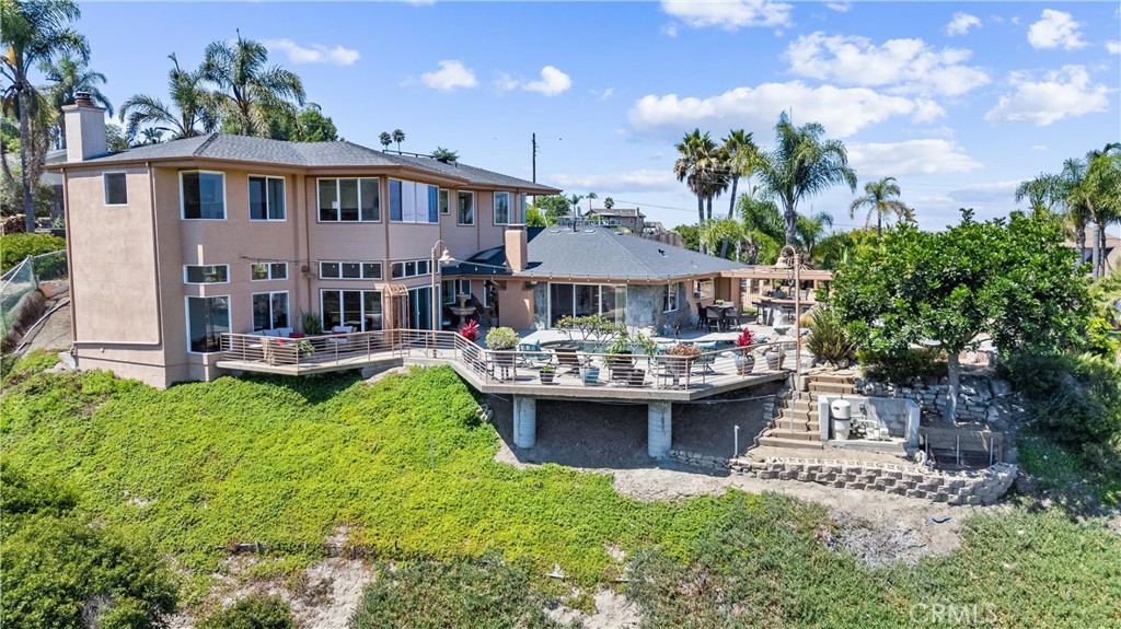 716 Avenida Columbo