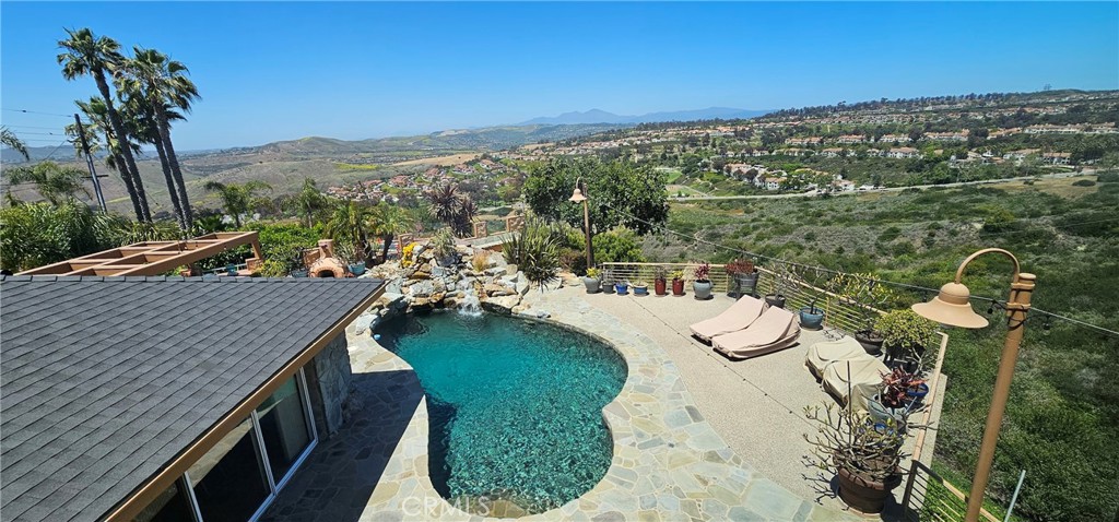 716 Avenida Columbo