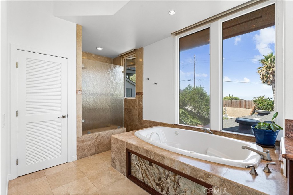 716 Avenida Columbo