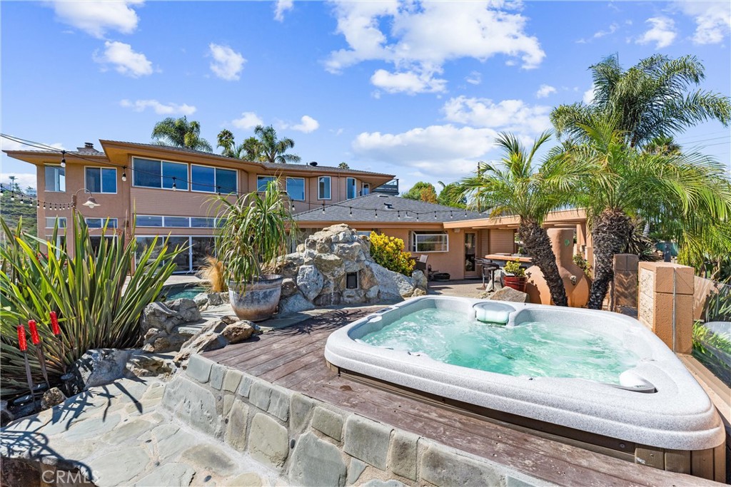 716 Avenida Columbo