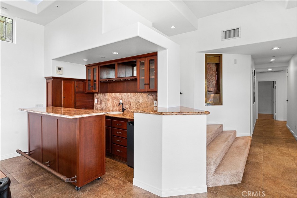 716 Avenida Columbo