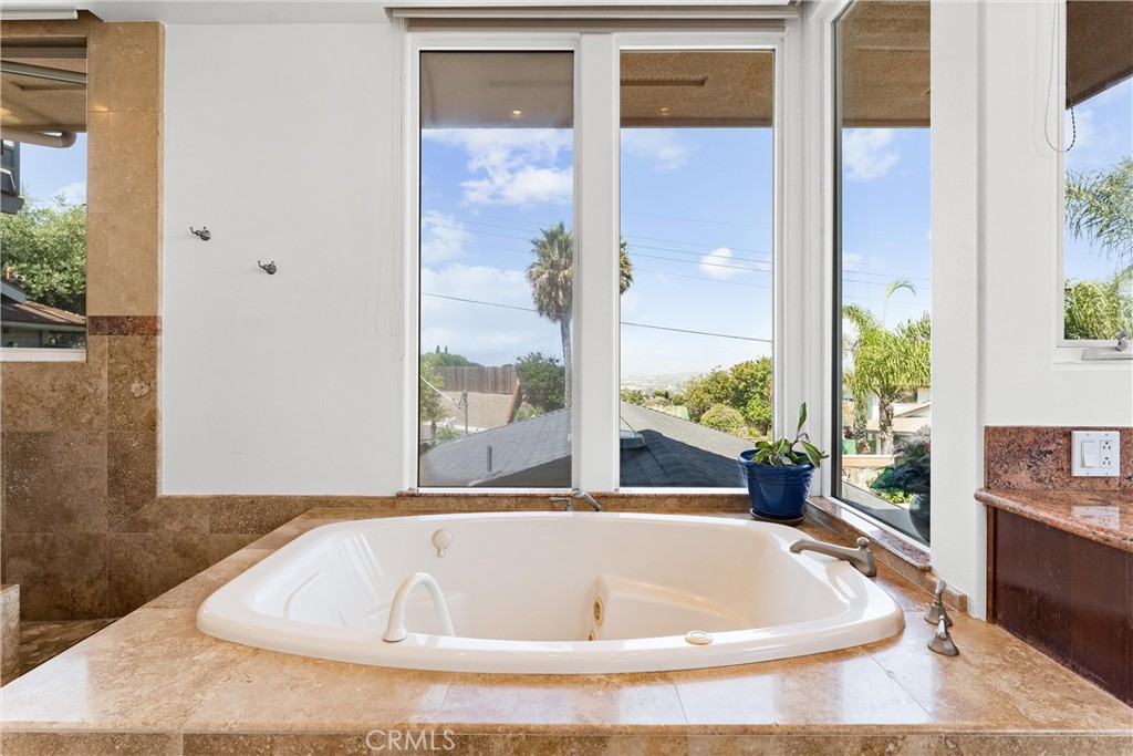 716 Avenida Columbo