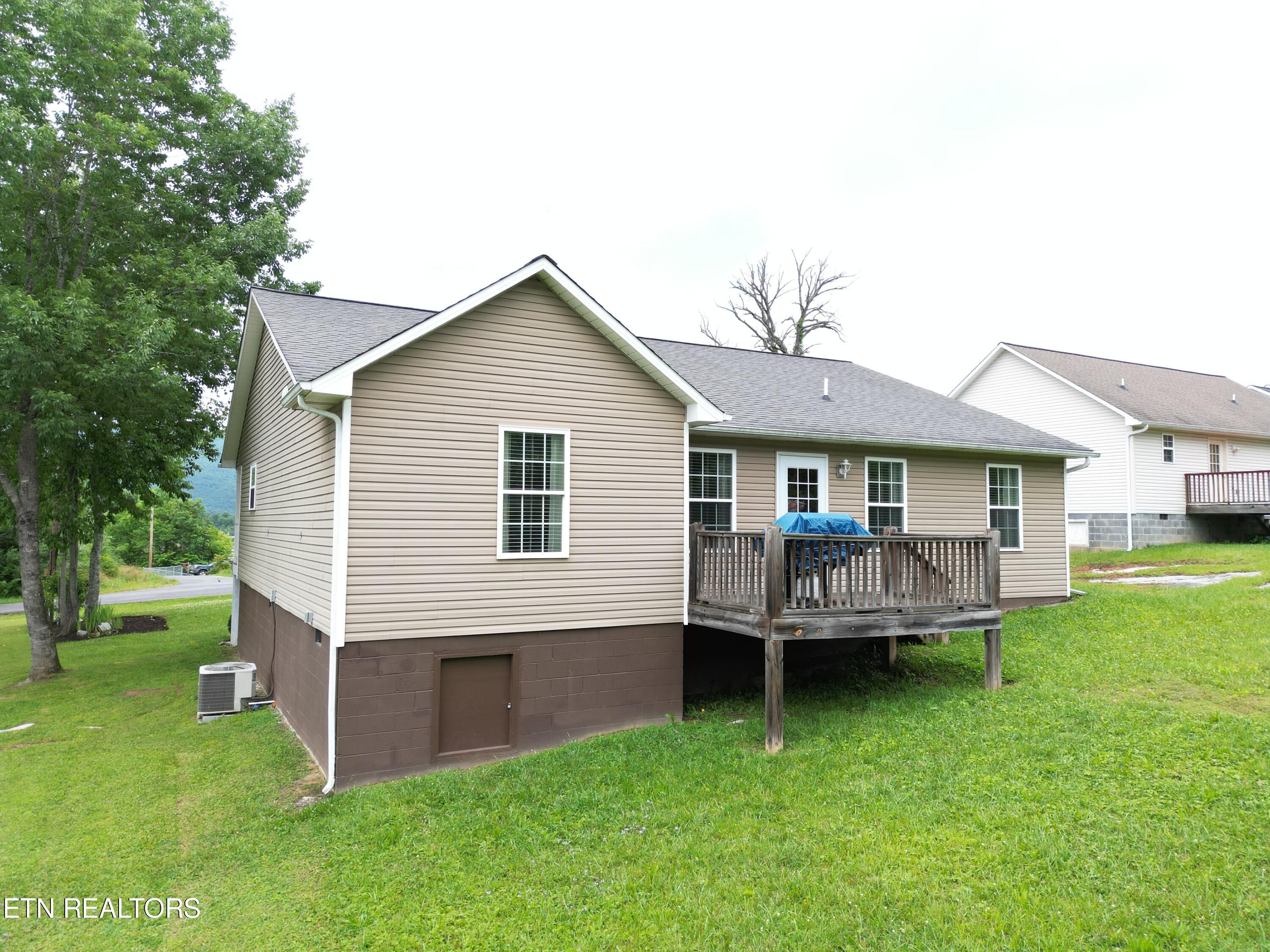 136 Sandy Circle, LaFollette