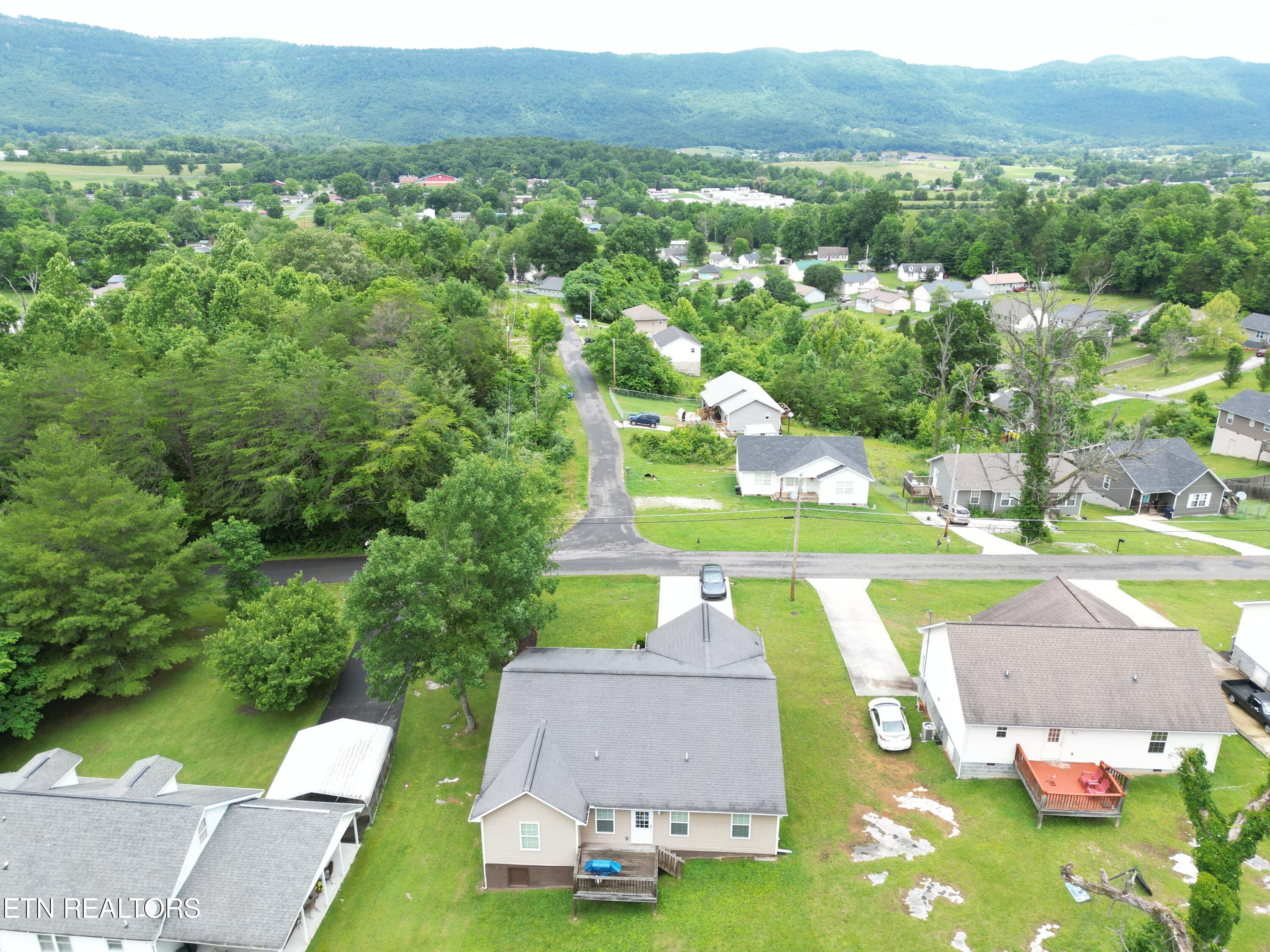 136 Sandy Circle, LaFollette
