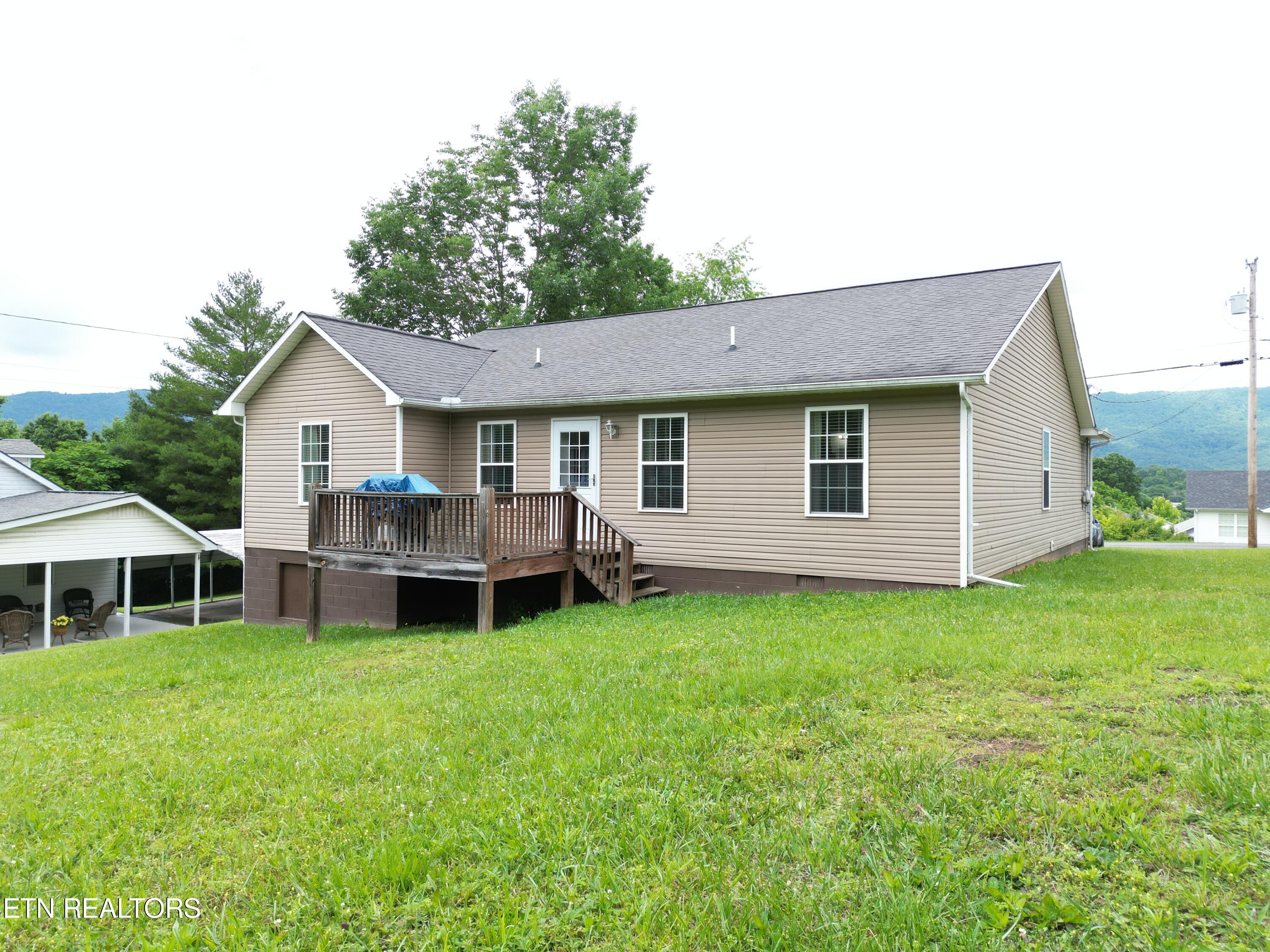 136 Sandy Circle, LaFollette