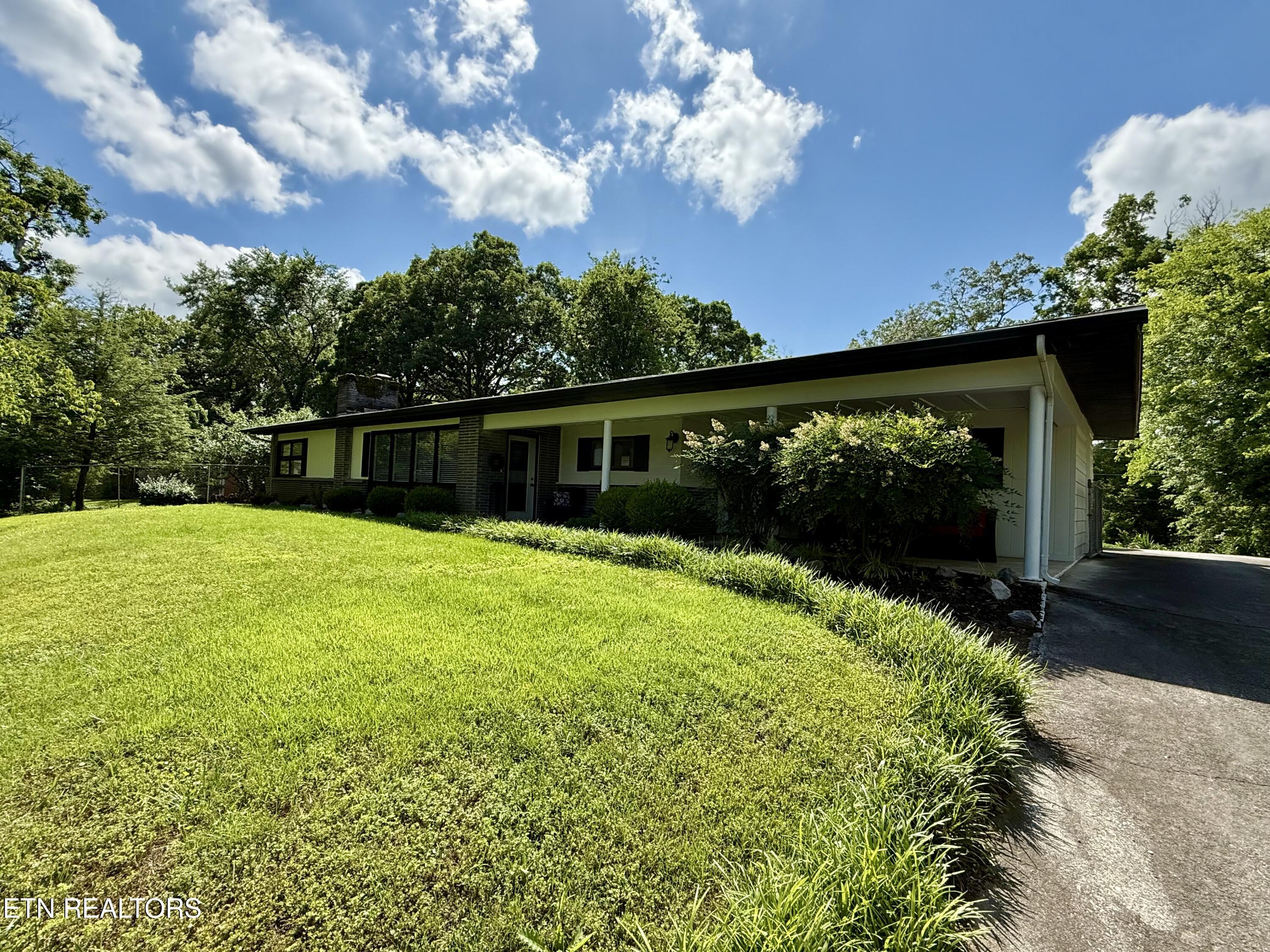 2815 Thomas Drive