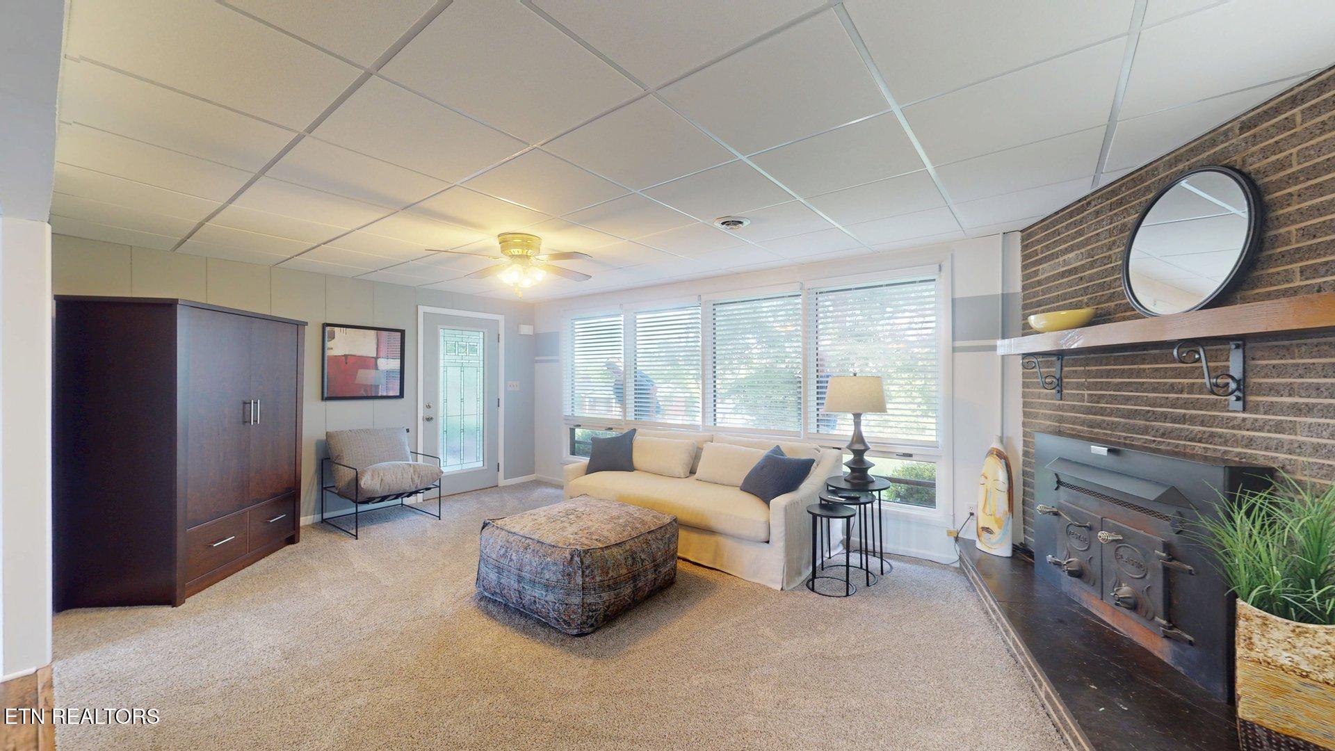 2815 Thomas Drive