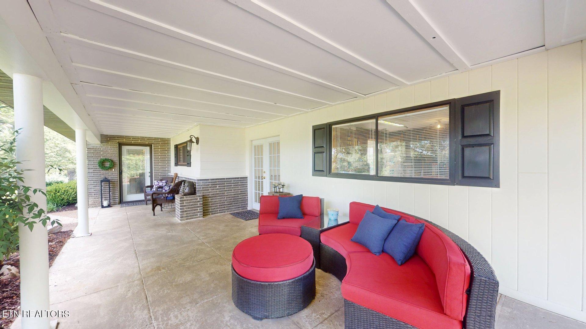 2815 Thomas Drive