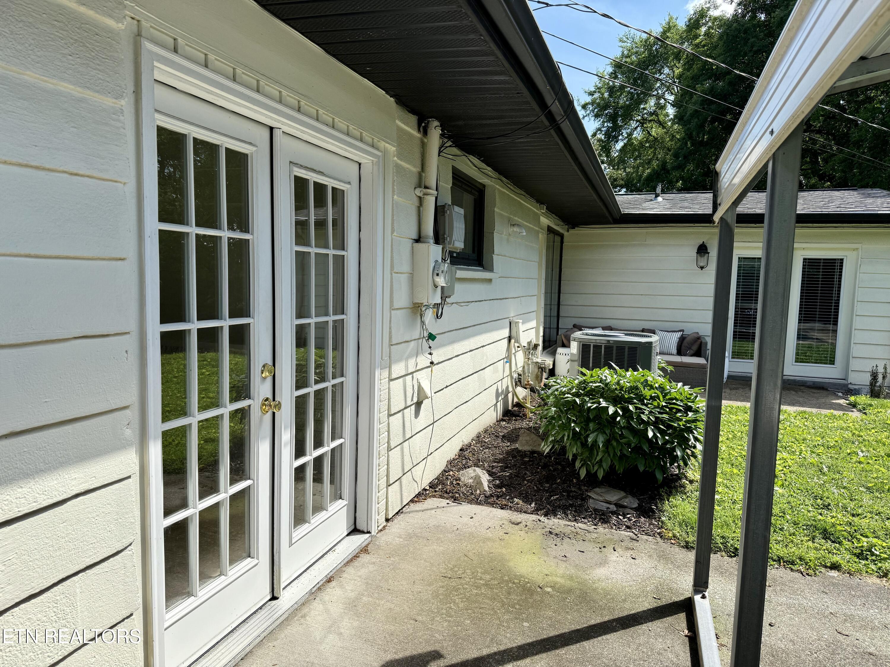 2815 Thomas Drive