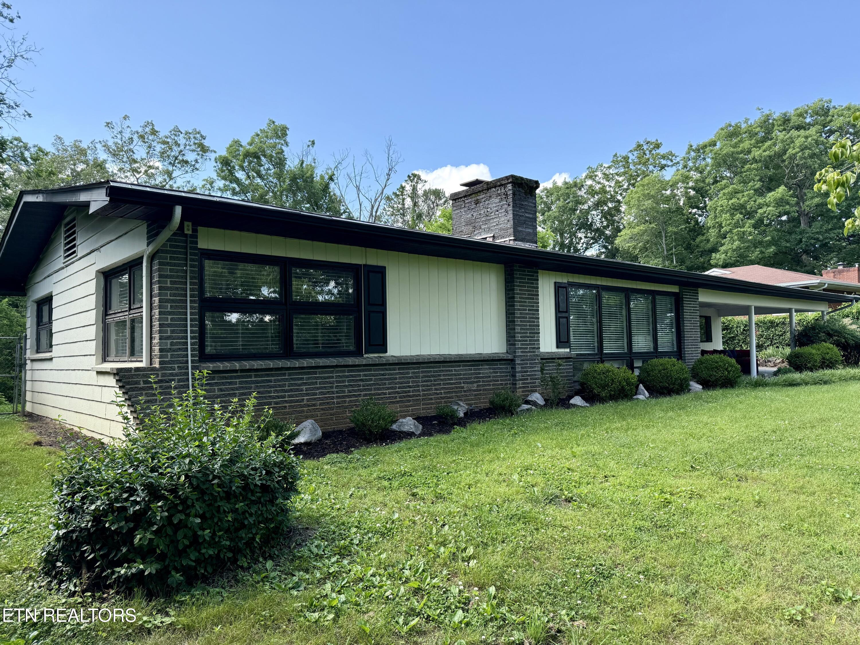 2815 Thomas Drive