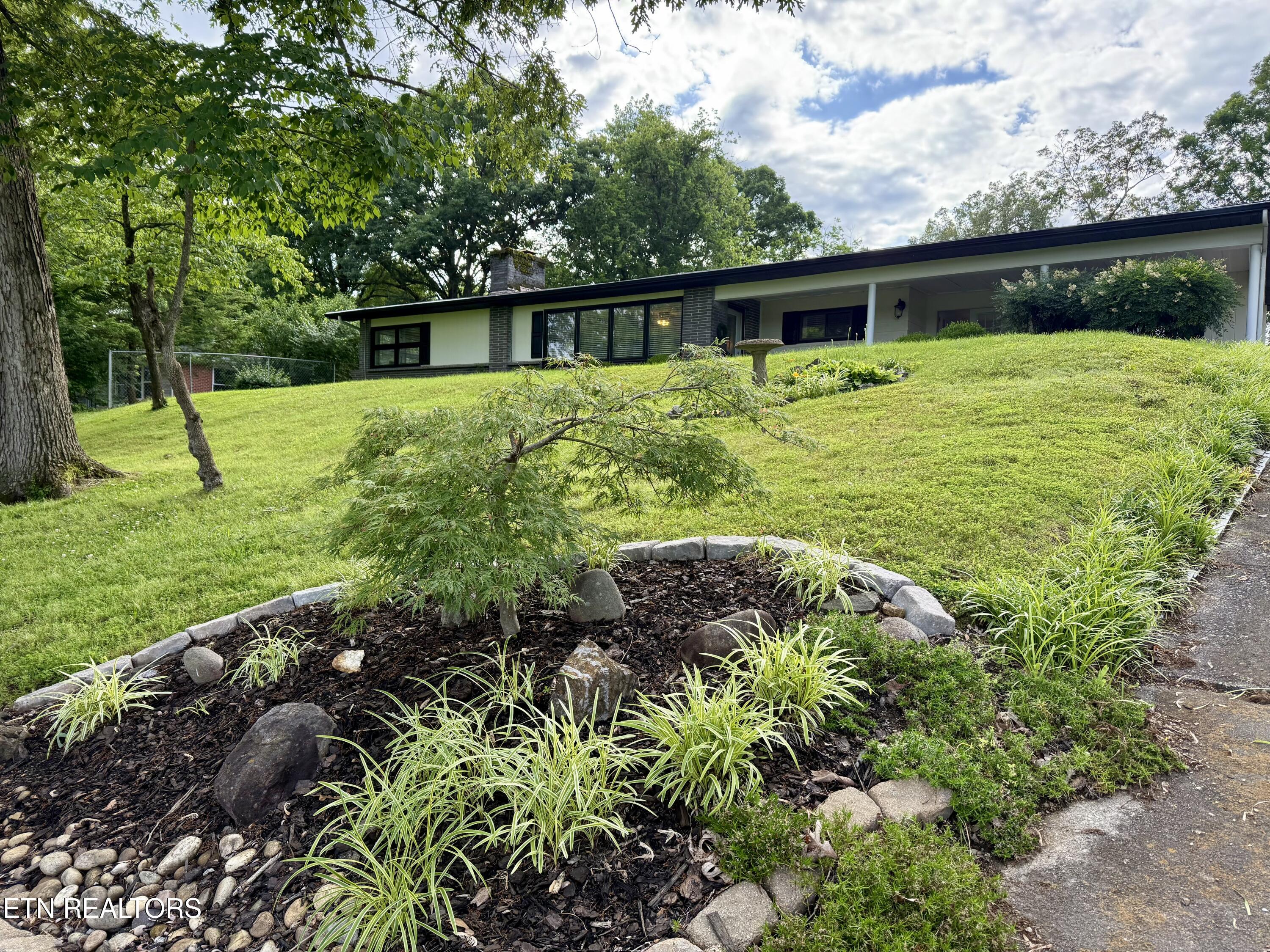 2815 Thomas Drive