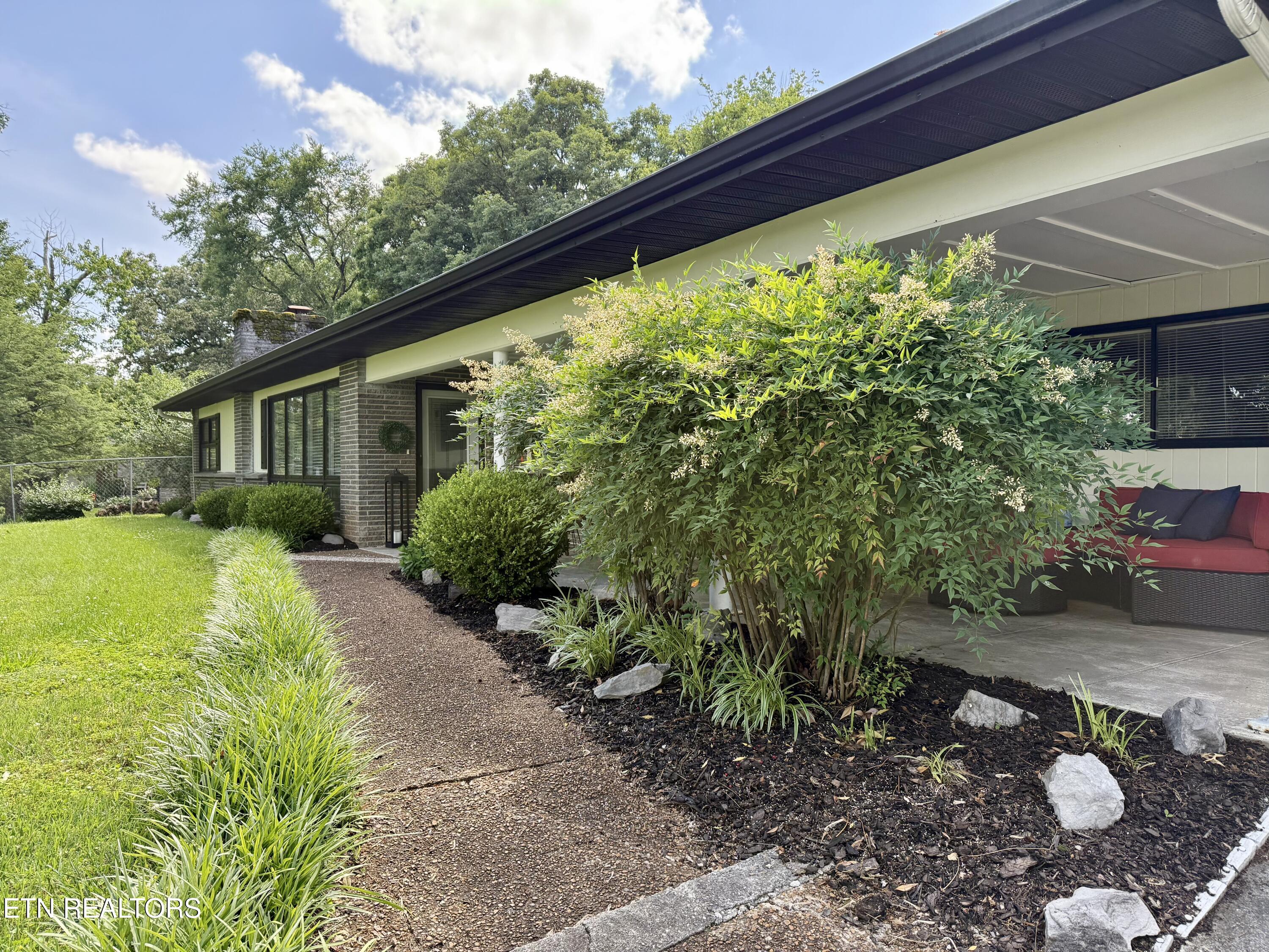 2815 Thomas Drive