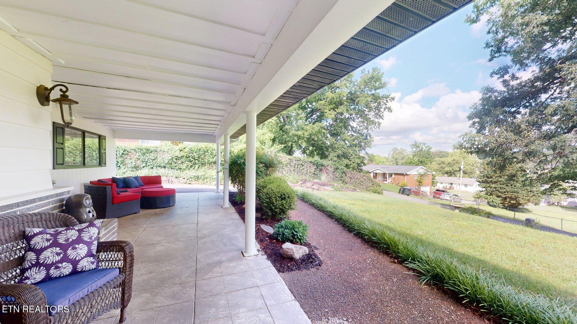 2815 Thomas Drive