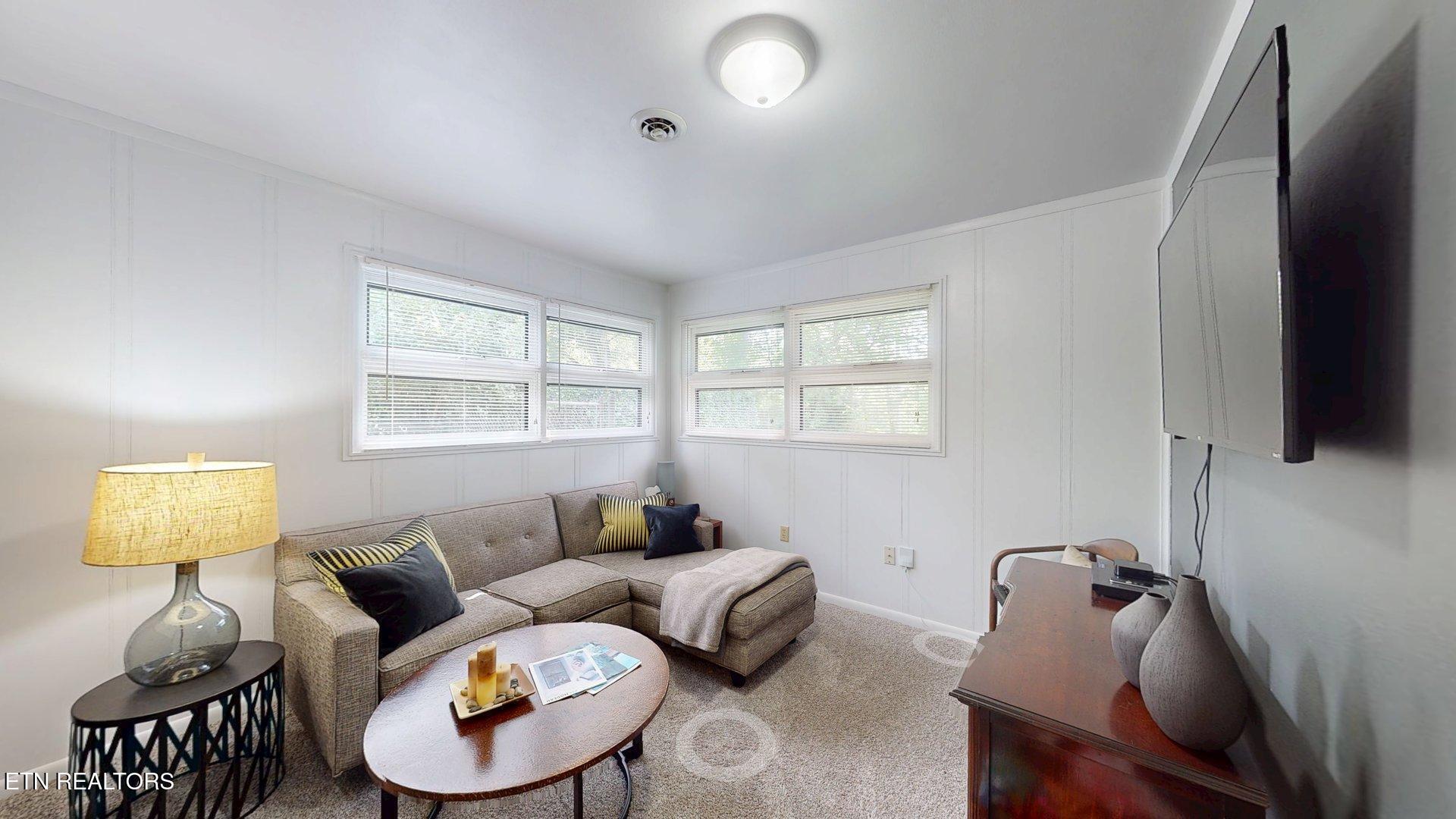 2815 Thomas Drive