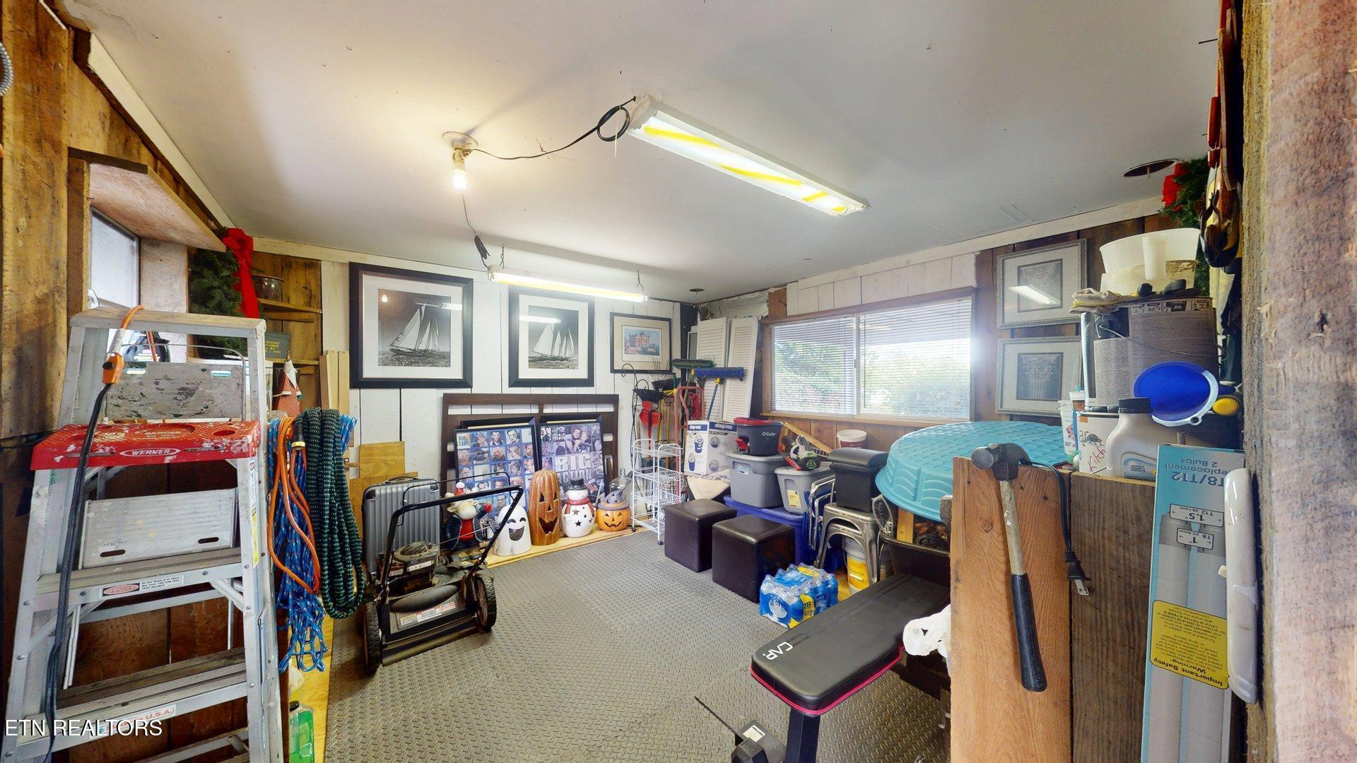 2815 Thomas Drive