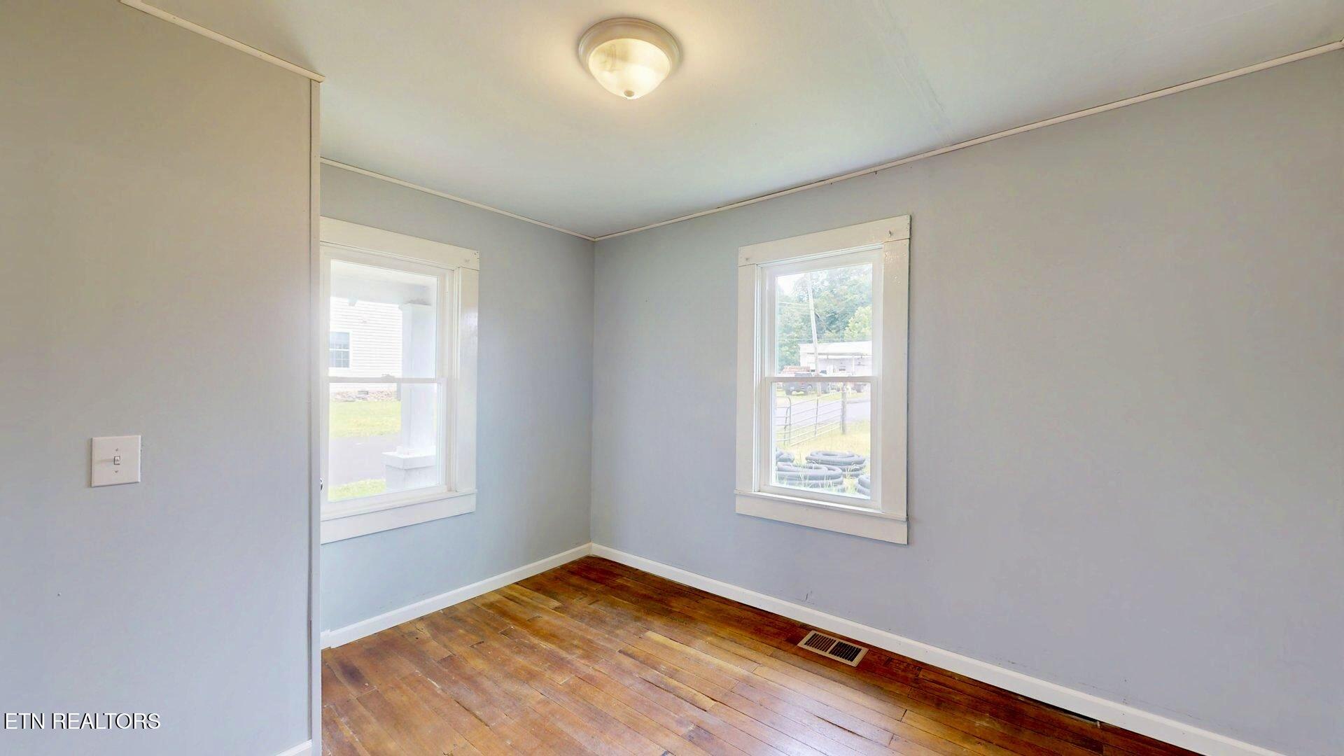 124 Mary St