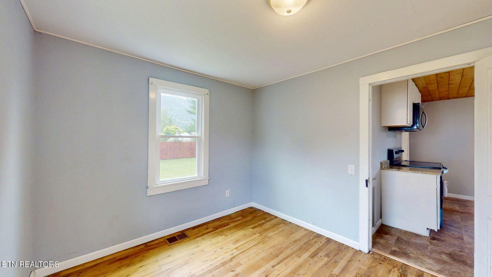 124 Mary St
