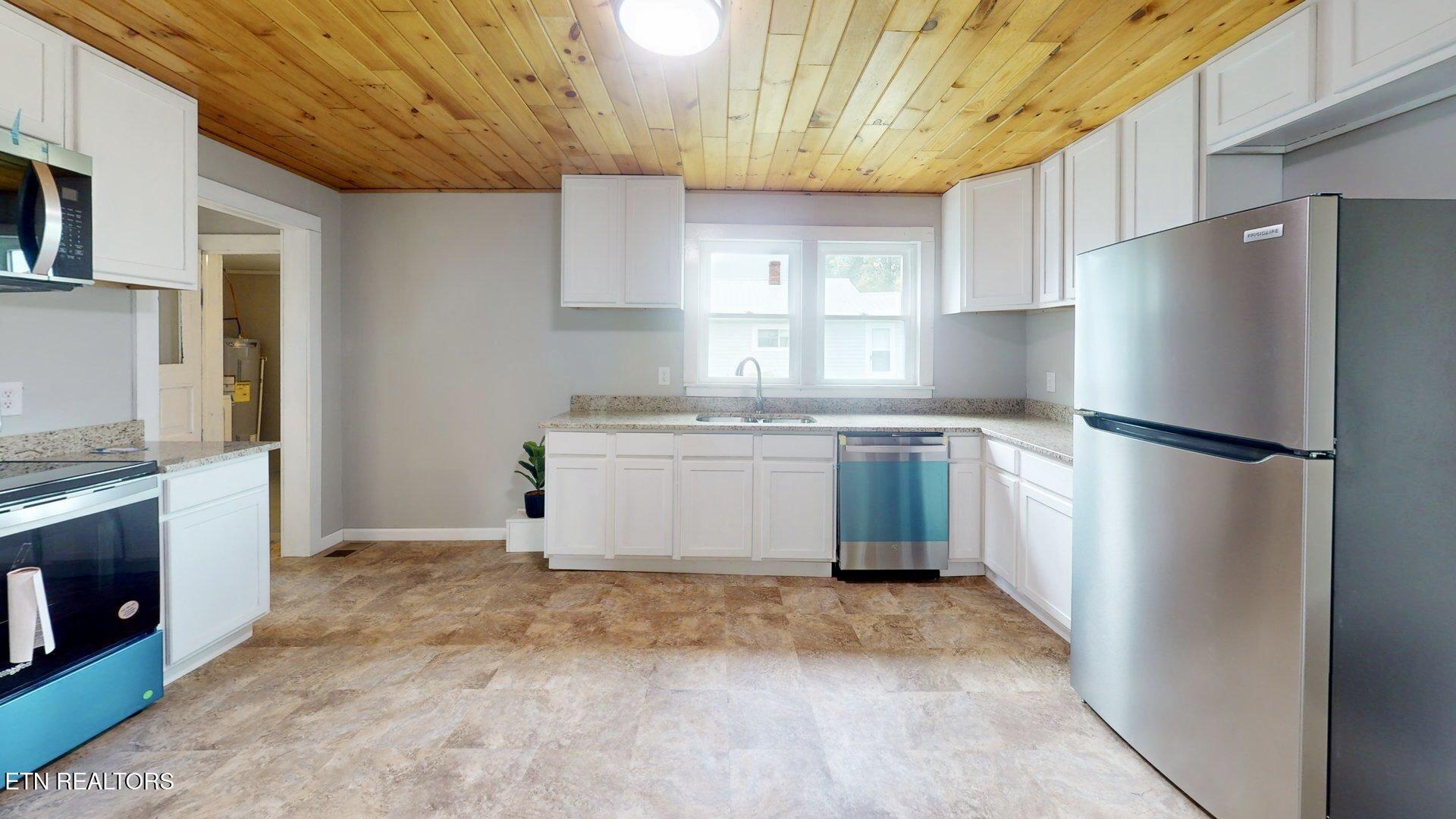 124 Mary St