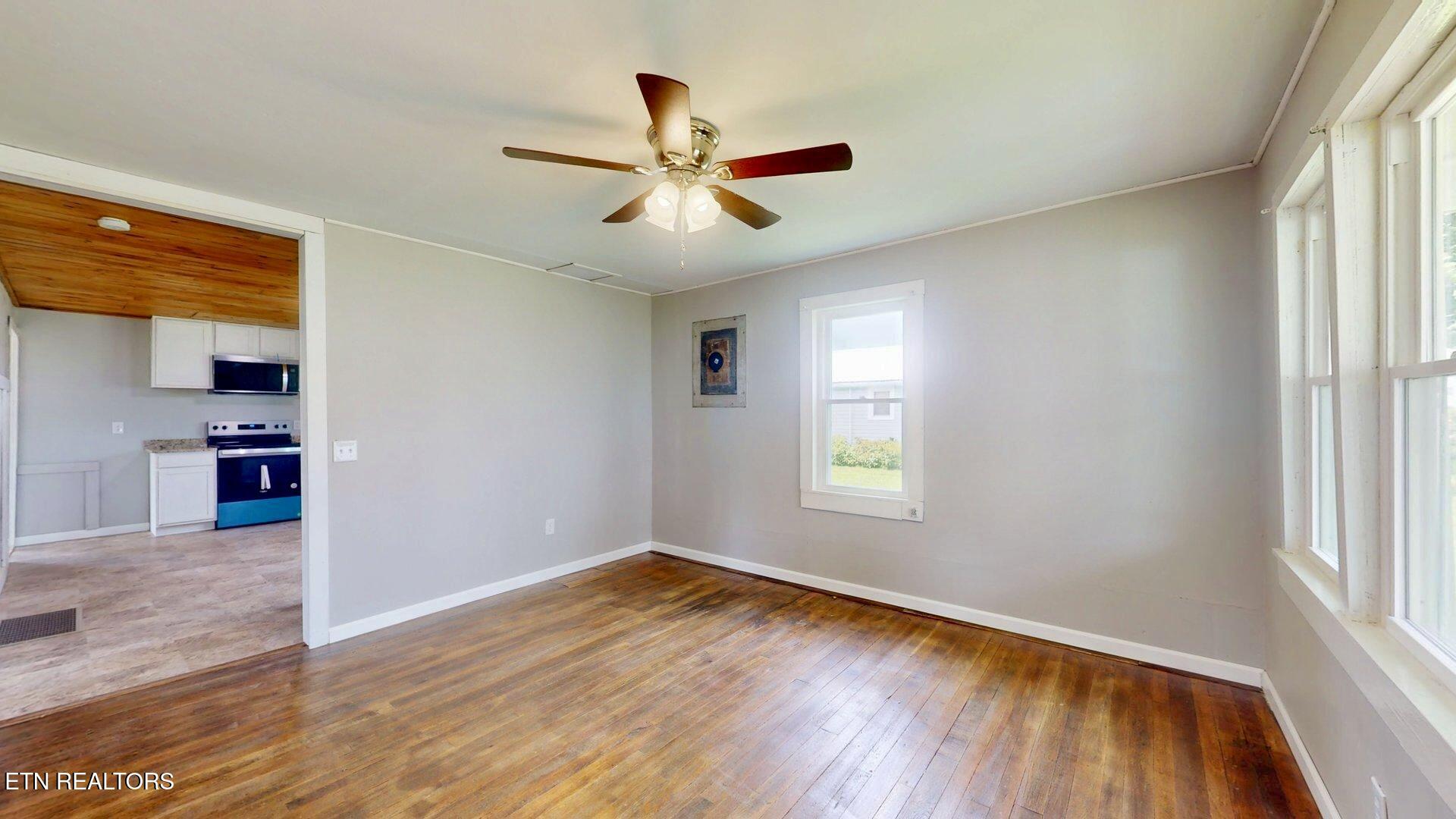 124 Mary St