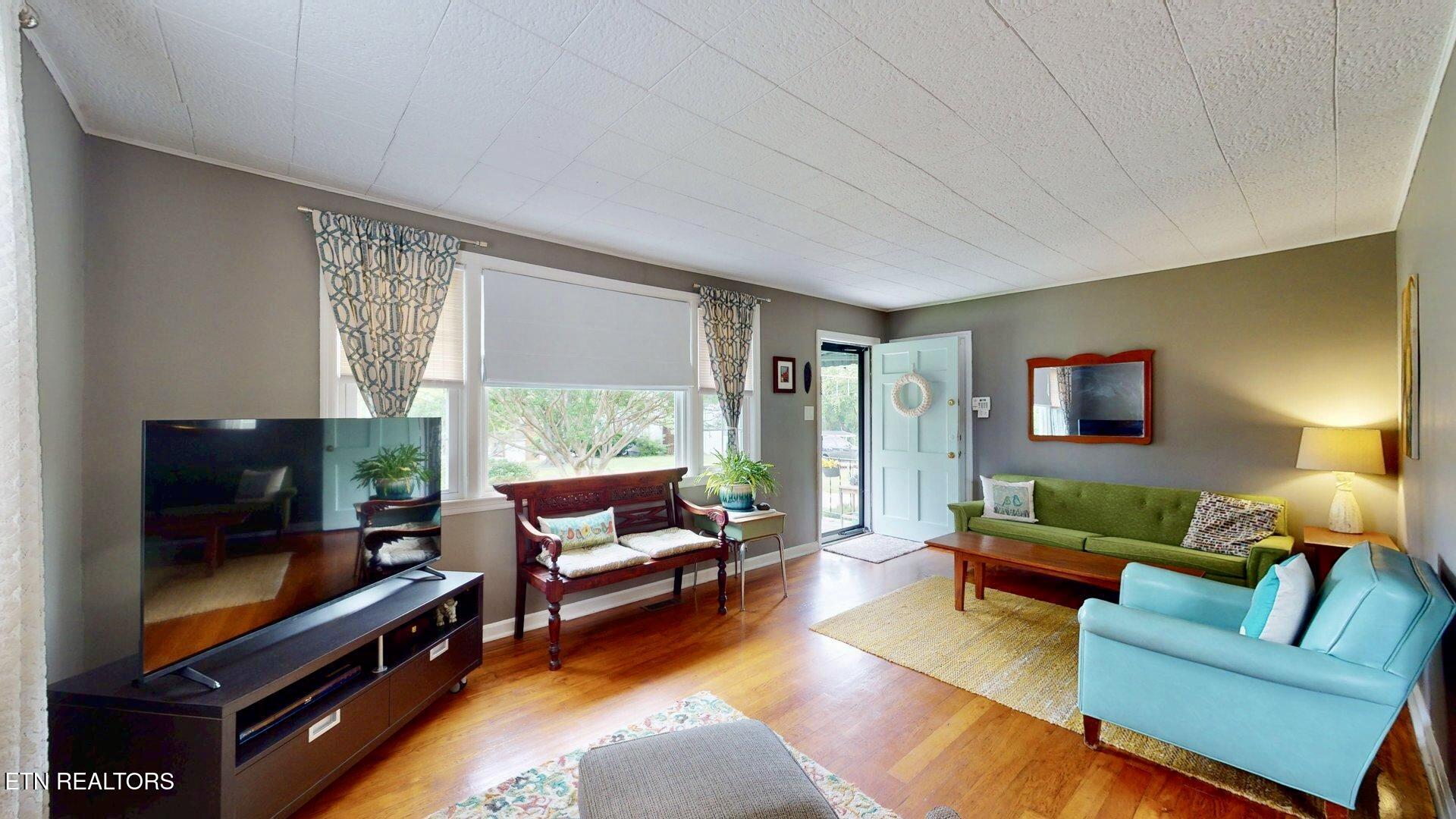 1936 Seymour Ave