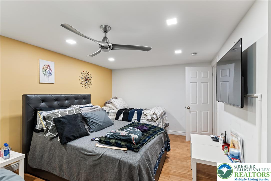 14 Middle Village Way