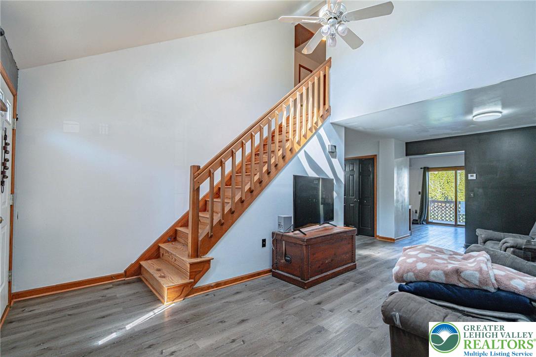 2725 Victoria Lane