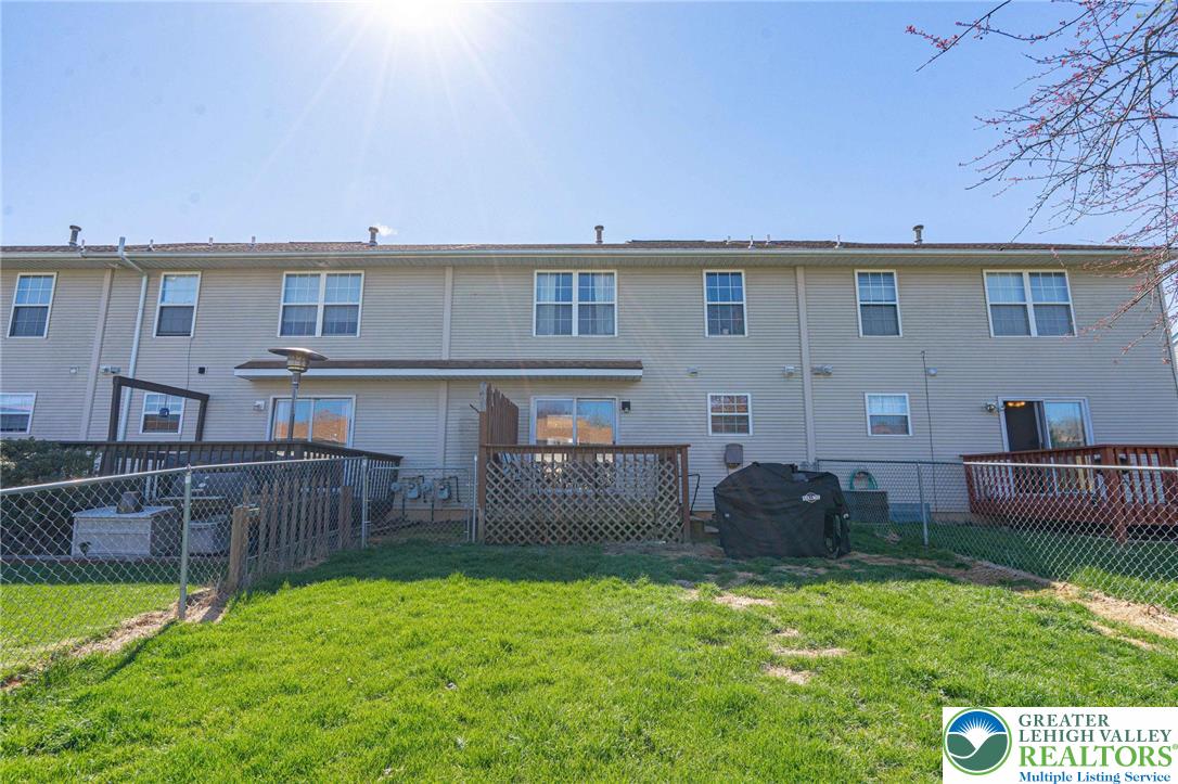 2725 Victoria Lane