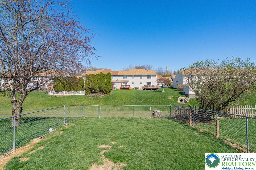 2725 Victoria Lane