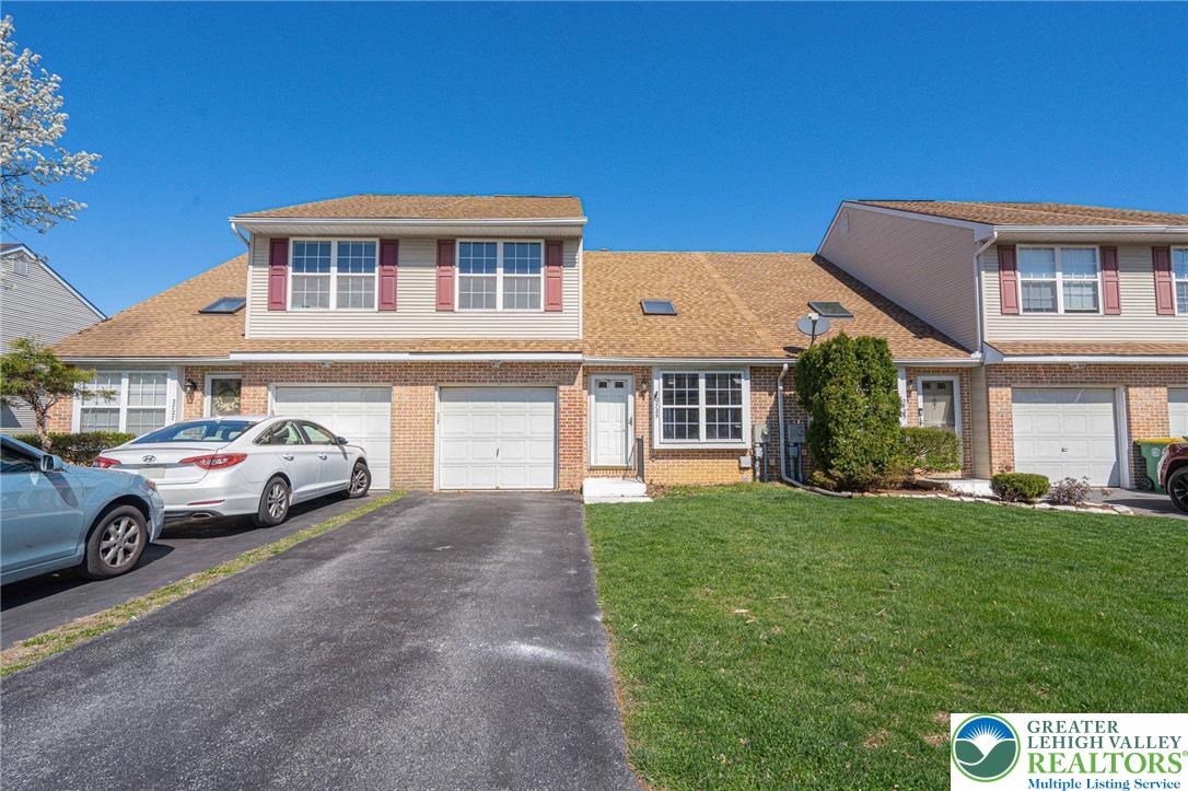 2725 Victoria Lane