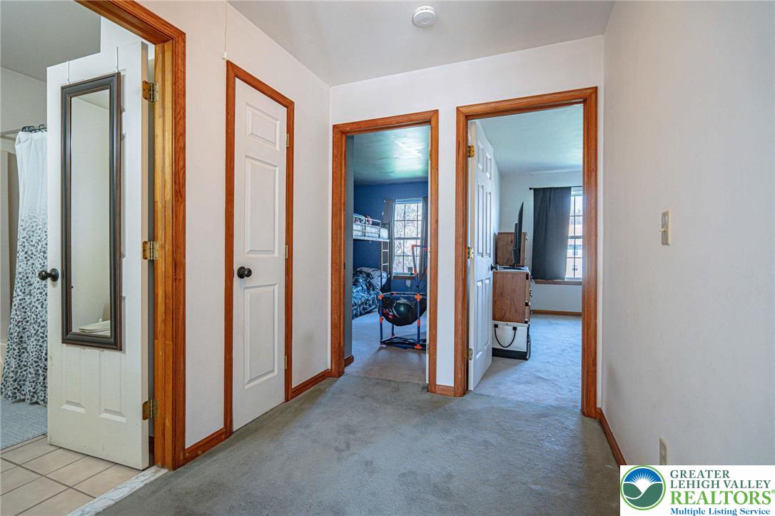 2725 Victoria Lane