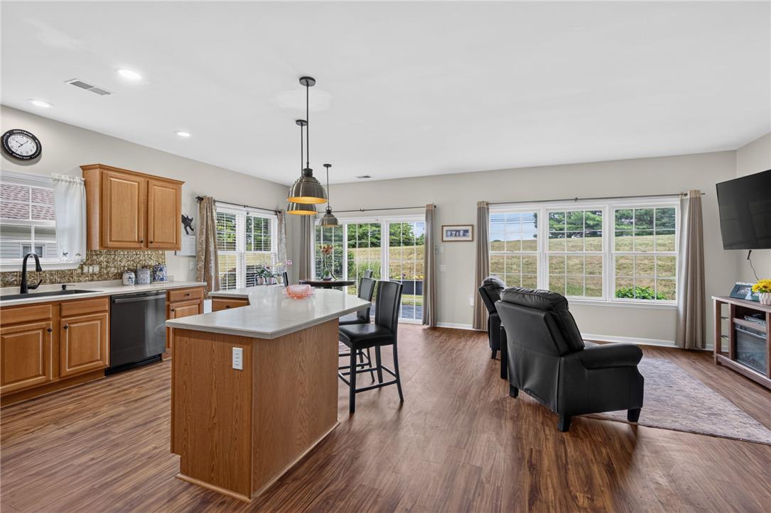 162 Glenmoor Circle North
