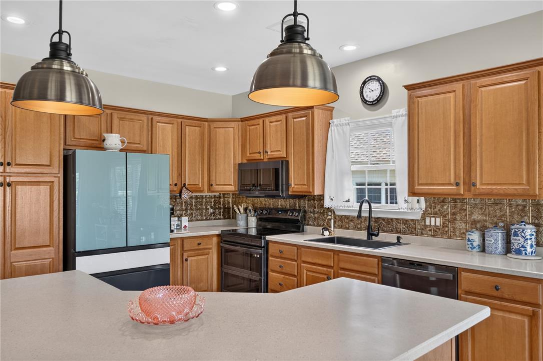162 Glenmoor Circle North