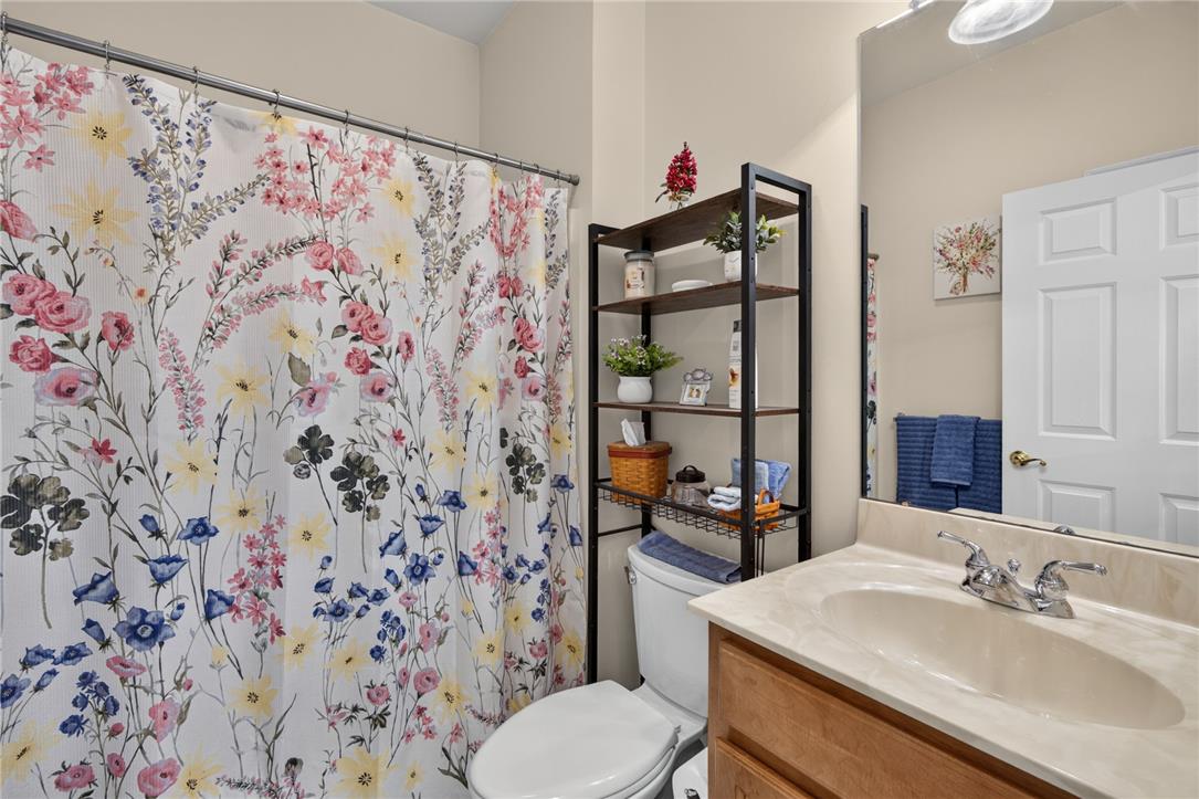 162 Glenmoor Circle North