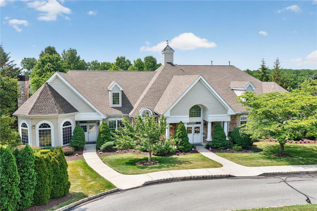 162 Glenmoor Circle North