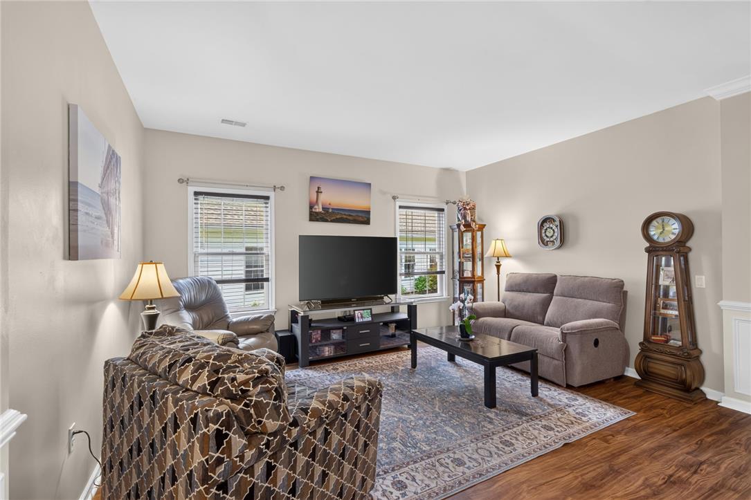 162 Glenmoor Circle North