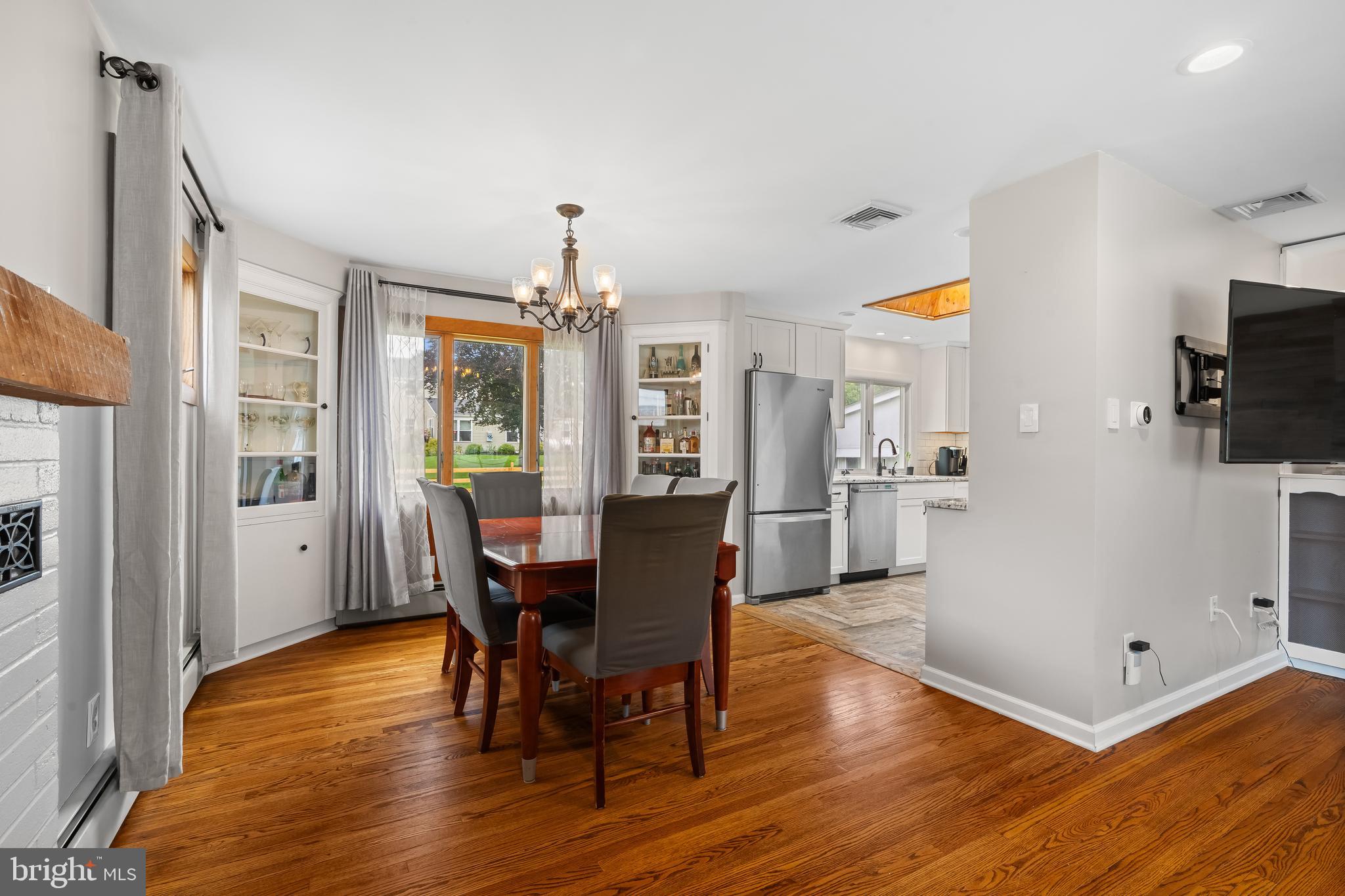 300 S 9TH STREET