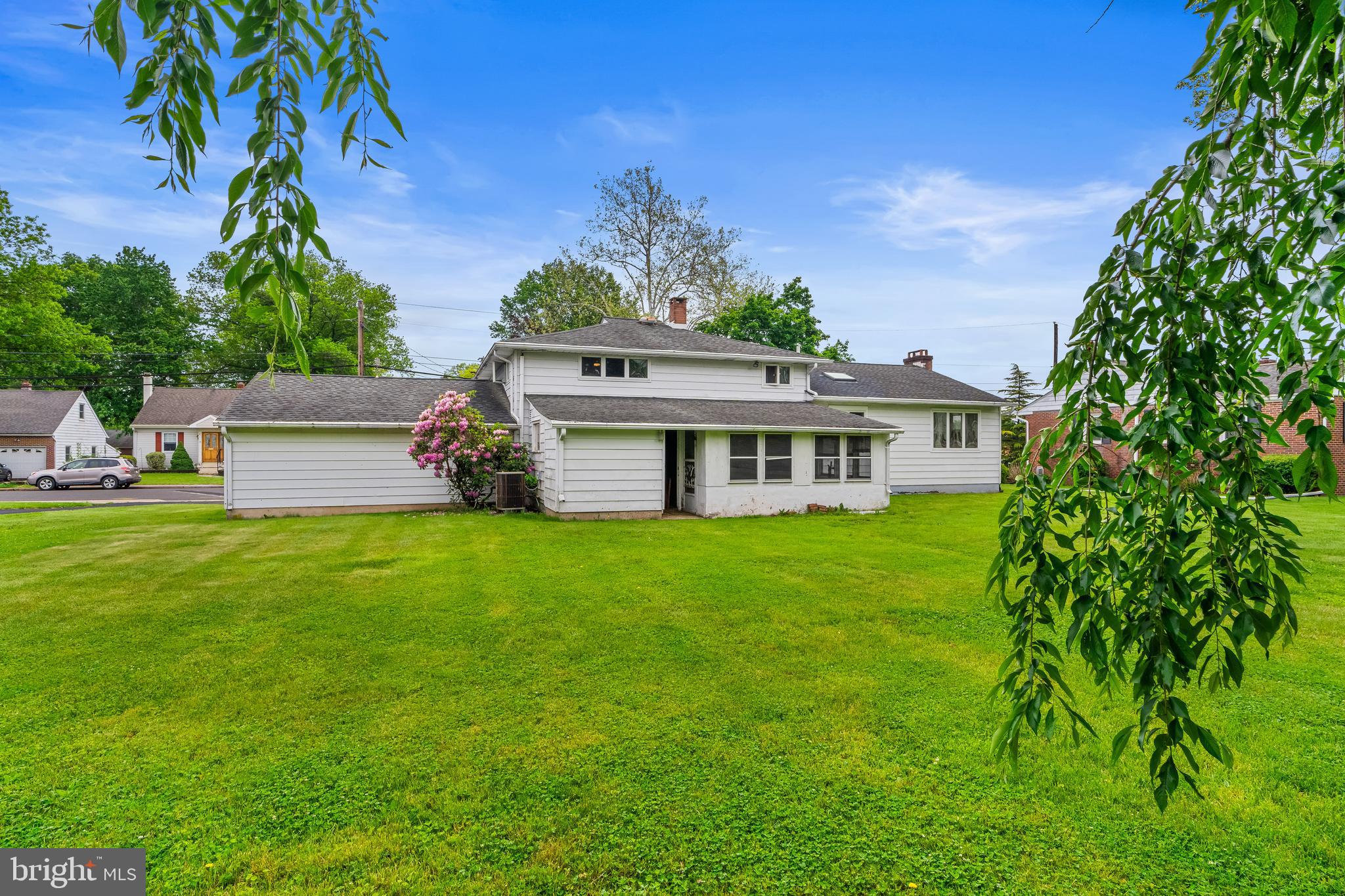 300 S 9TH STREET