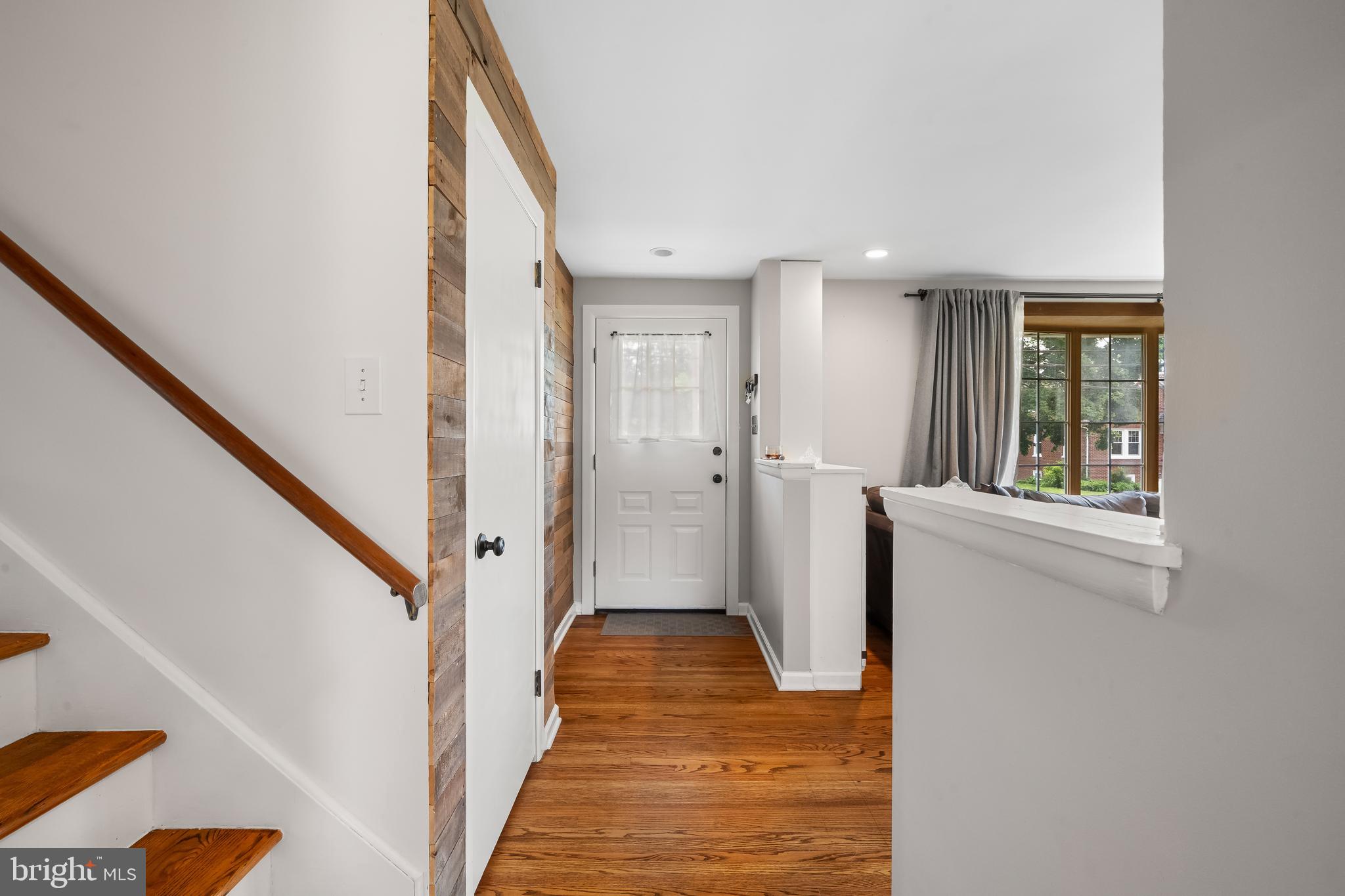 300 S 9TH STREET