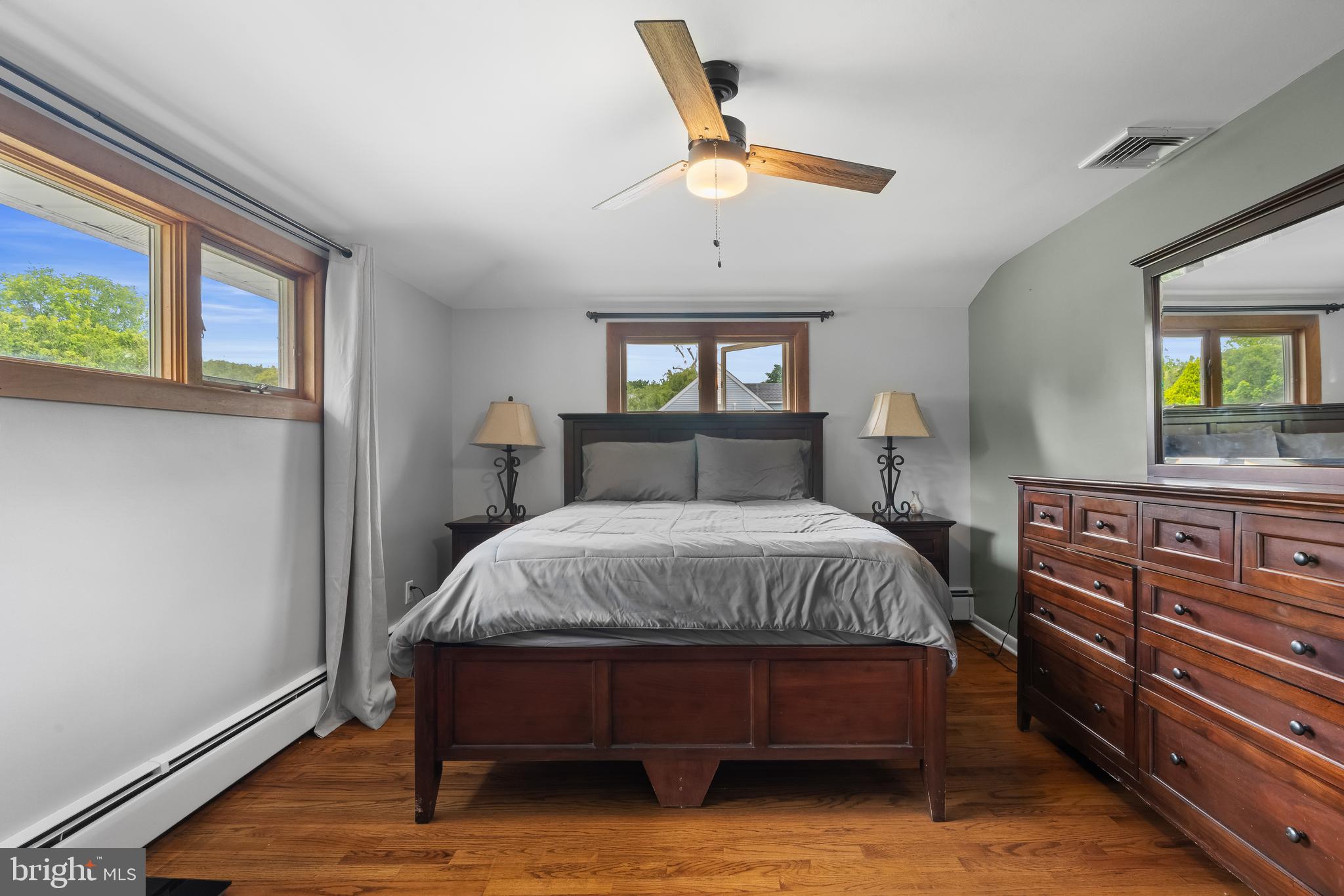 300 S 9TH STREET